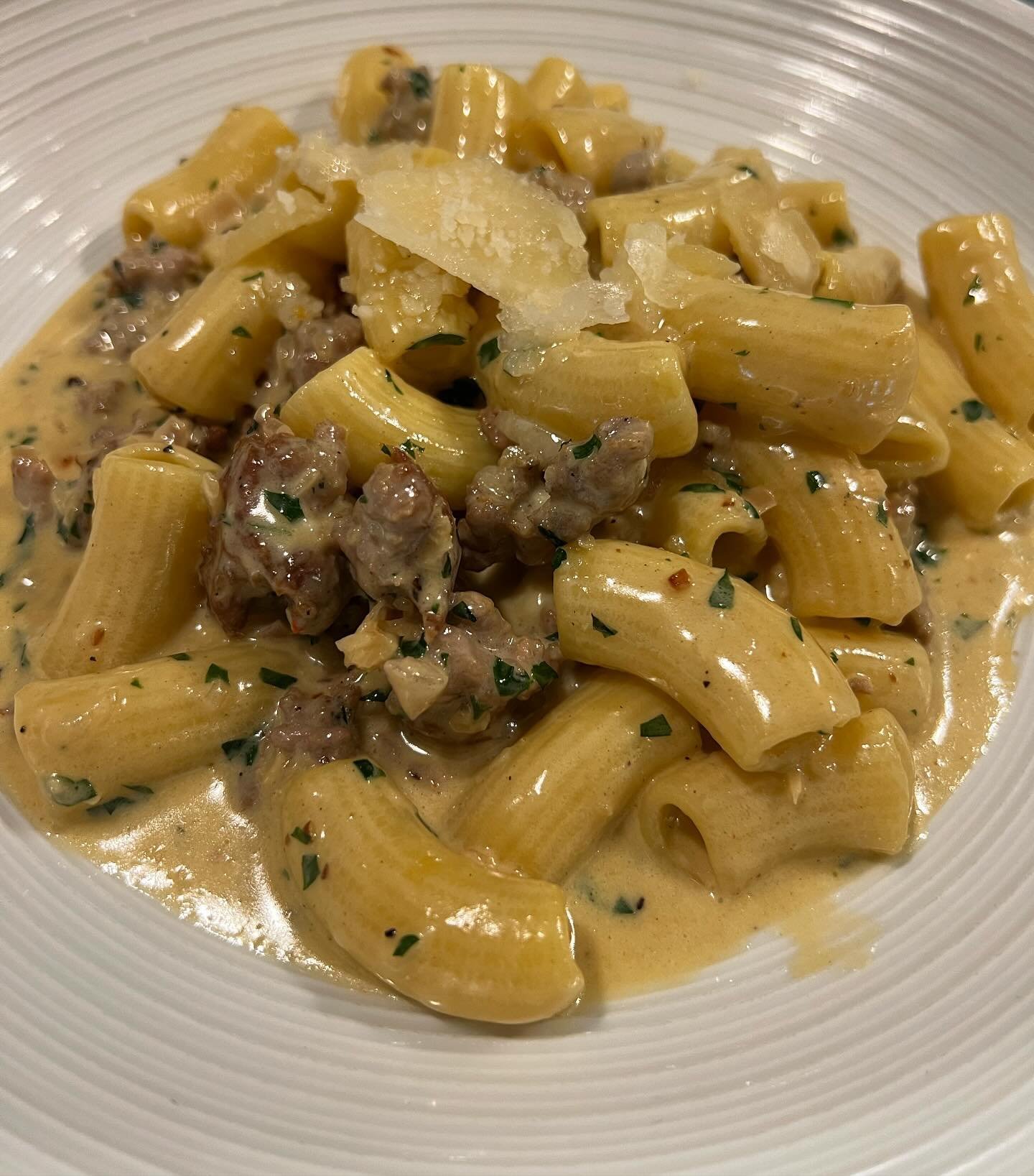 MENU HIGHLIGHT ✨

Norcina: rigatoni, saut&eacute;ed Italian sausage, Parmesan cream, cracked black pepper, truffle oil 

#corfinioeaston