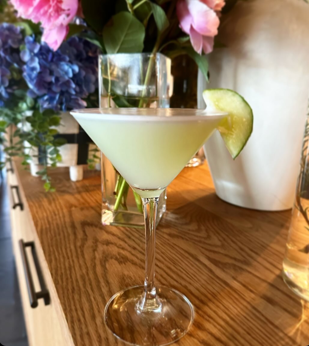 Cucumber Gin Sour

Hendricks Gin elderflower liqueur, simple syrup, lemon juice, egg white, muddled cucumbers

#corfinioeaston #hendricks #martini