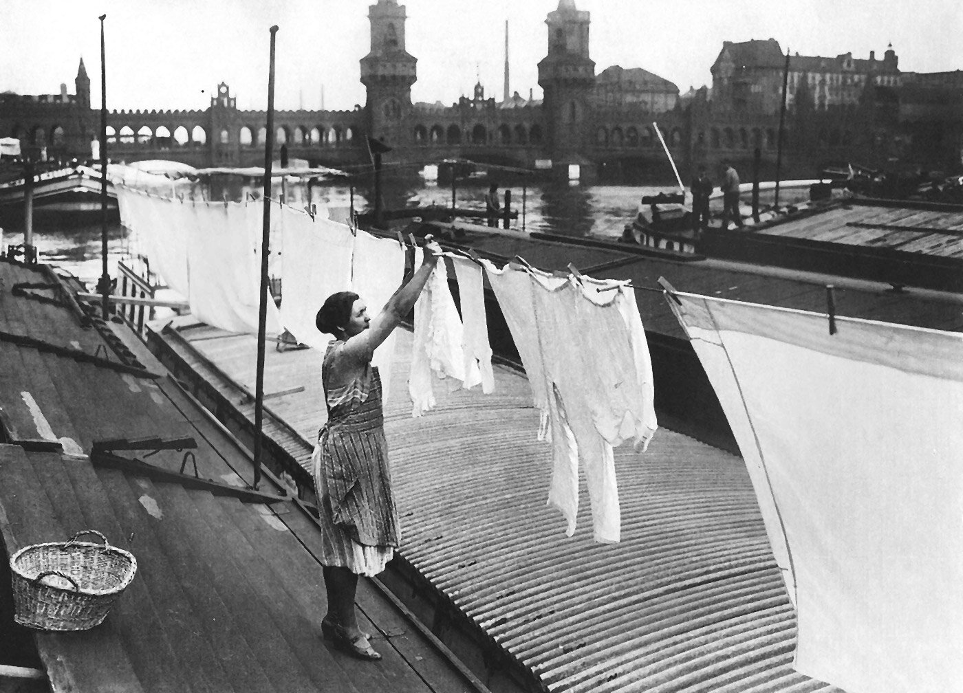 Kohleschuten vor der Oberbaumbrücke um etwa 1940