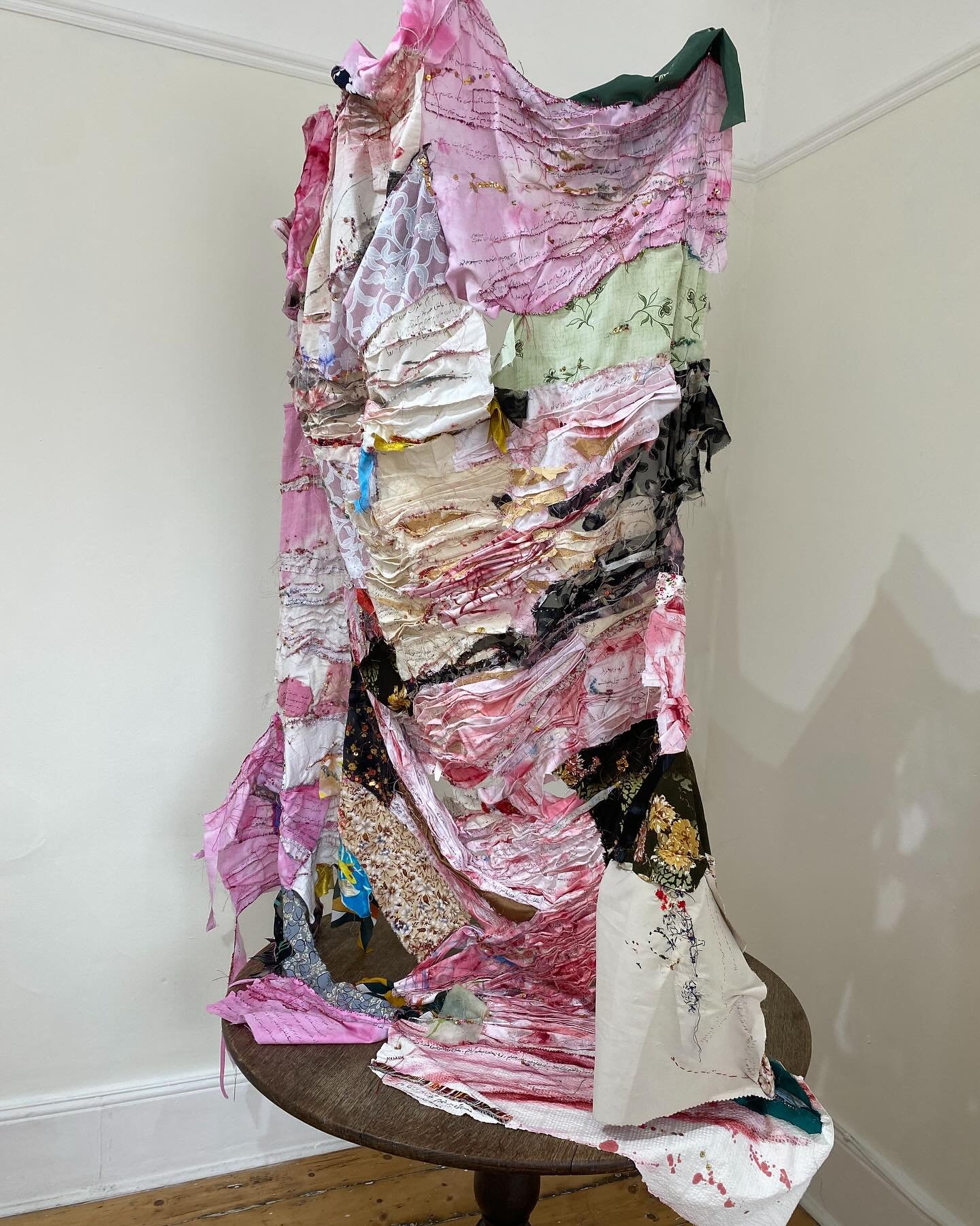 #1 Sunday morning reflections on a busy week which culminated in seeing some wonderful, thought provoking art in Brighton and London and a chance to catch up with dear friends.
Friday evening - the beautiful, haunting work of Forouz Zarei in her s