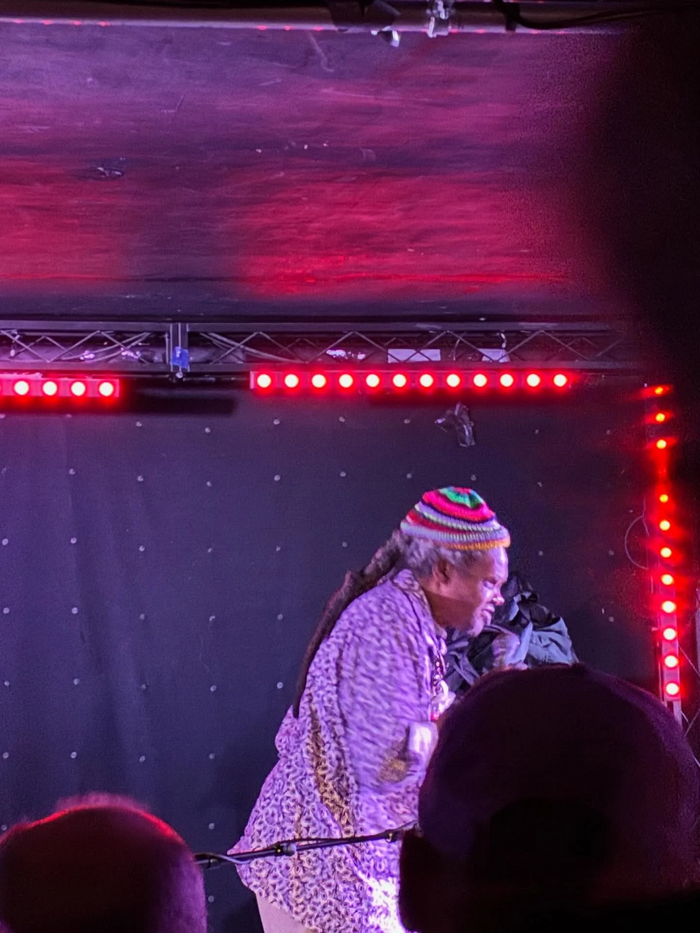 An amazing gig by @lonnieholleysuniverse  @sats.events (The Con Club) Lewes last night. Improv in an intimate venue - the best. Thanks to @_jackcharles ❤️❤️ and @elizacjg for the heads up and sharing the moment. Great to see so many Lewes and  Bright