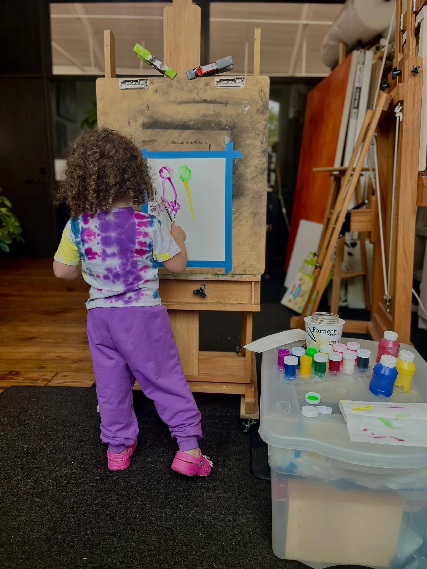 Mother-daughter painting morning 🎨

#toddlerart #studiotime #painting #oilpainting #posterpaint