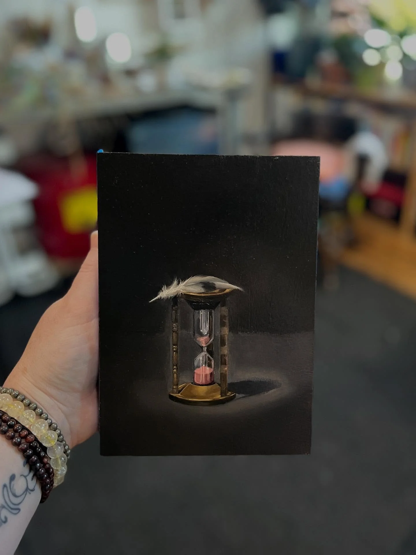 Finishing up this little guy this week.

#mementomori #lifeanddeath #oilonpanel #oilpainting #stilllife #fromlife #symbolism #symbolisminart #dovefeather #vanitas