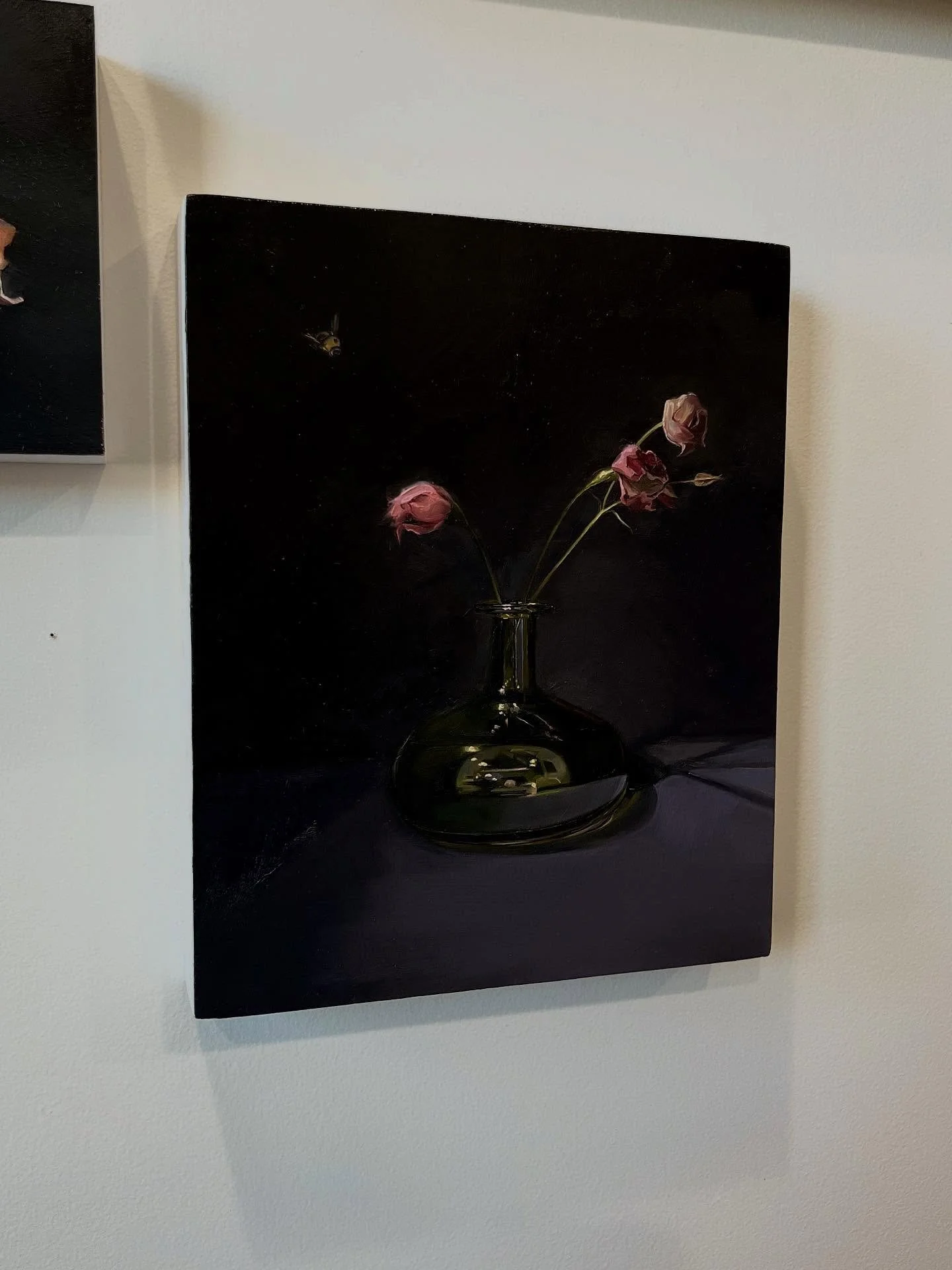 &ldquo;Approaching lisianthus,&rdquo; oil on panel, 10&rdquo; x 8&rdquo;, 2025

Apologies for the skew and glare. Still trying to figure out how to photograph wet, dark paintings. And thank you @hyblfannindesign for the leftover flowers! 

#mementomo