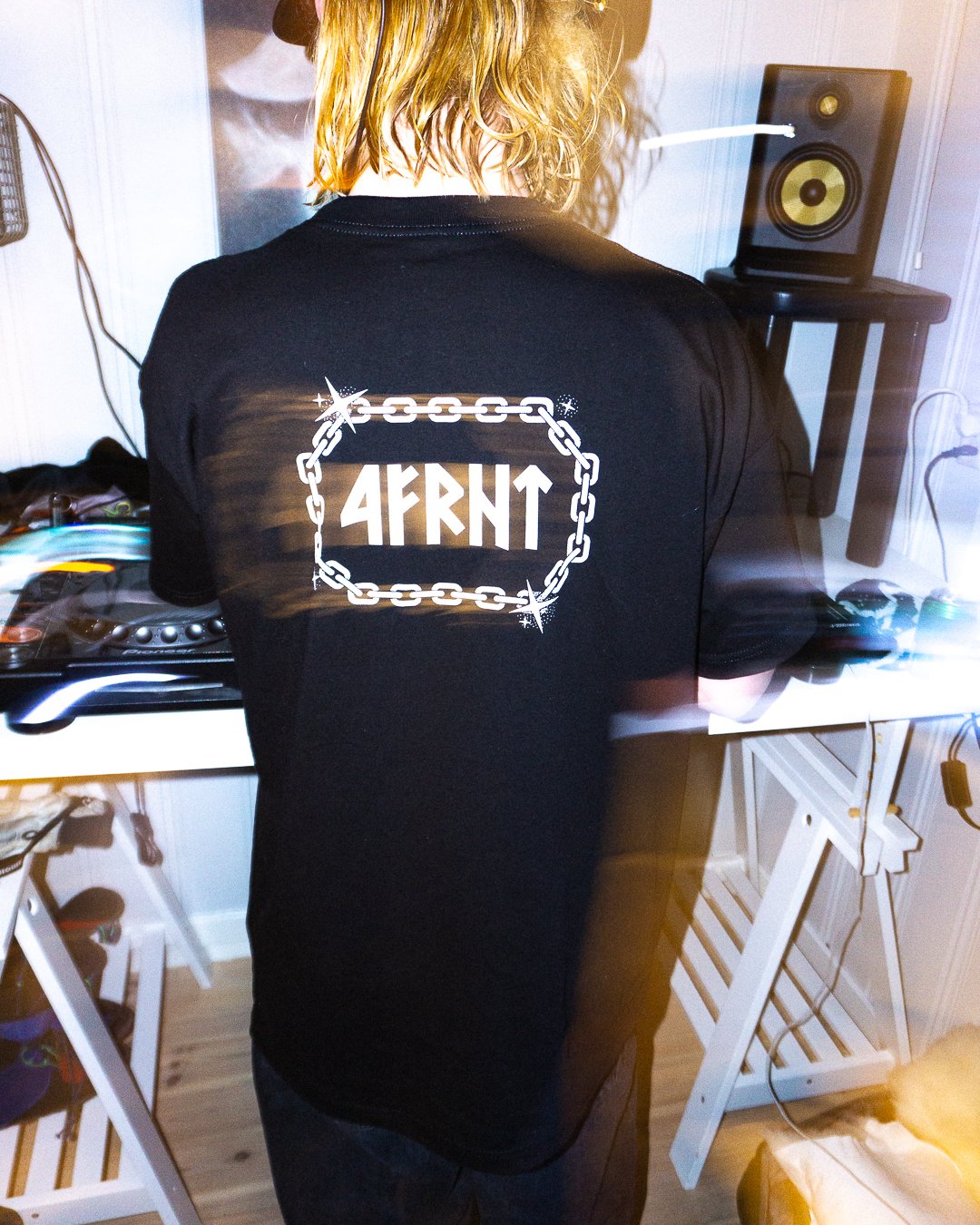 StiniDJModelChainTee.jpg