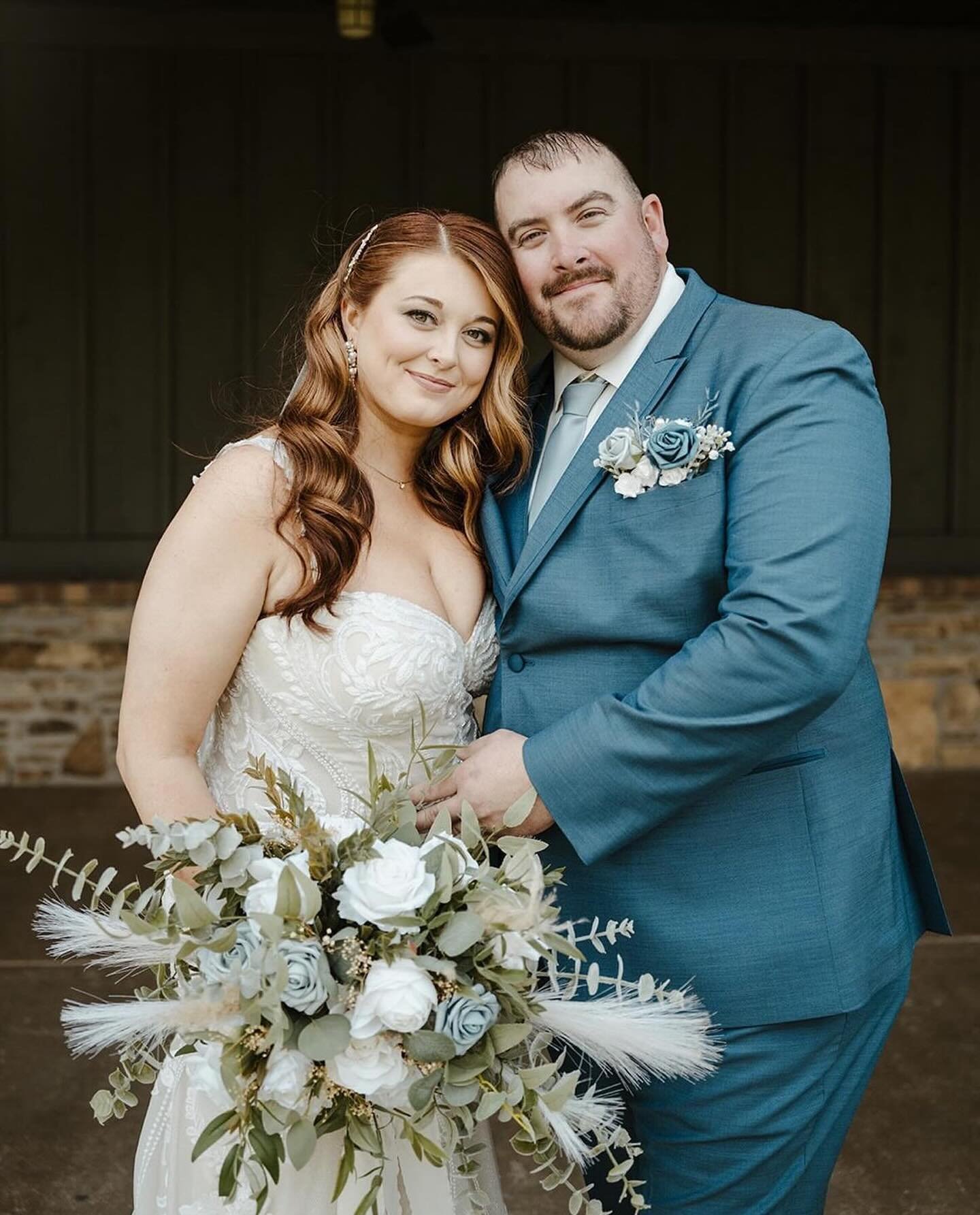 Obsessed with these photos of @weddinghairwithash by @curiouscourtneysphotography 🤍🤍🤍

I always love when I can do popular trends with a twist. Ashley wanted a slightly boho bouquet with a modern feel. We added light eucalyptus and some dusty blue