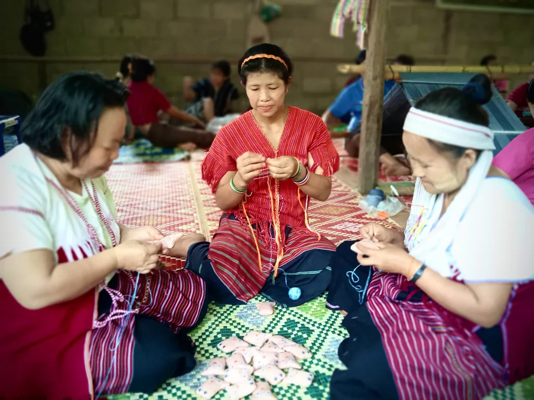 Kayan_and_Kayaw_group_1080x.webp