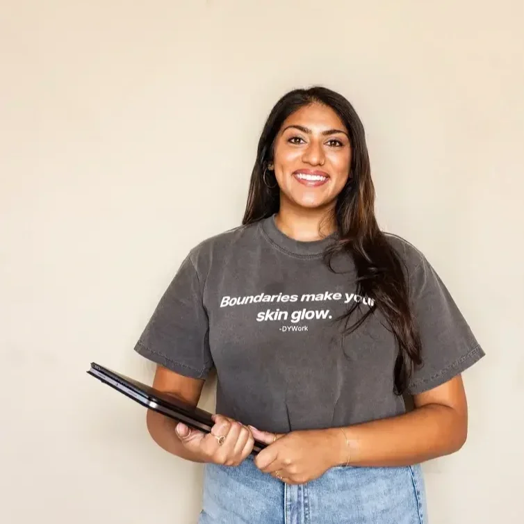 Parthi B Patel is an LPC Supervisor smiling. She provides therapy for young adults and eldest daughter virtually in Texas and Florida