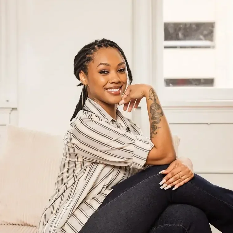 Skye Adams-Thomas is an LPC Associate who works with high school students and teens to manage their anxiety and stress related to the future, college, and life transitions. She works with black teens
