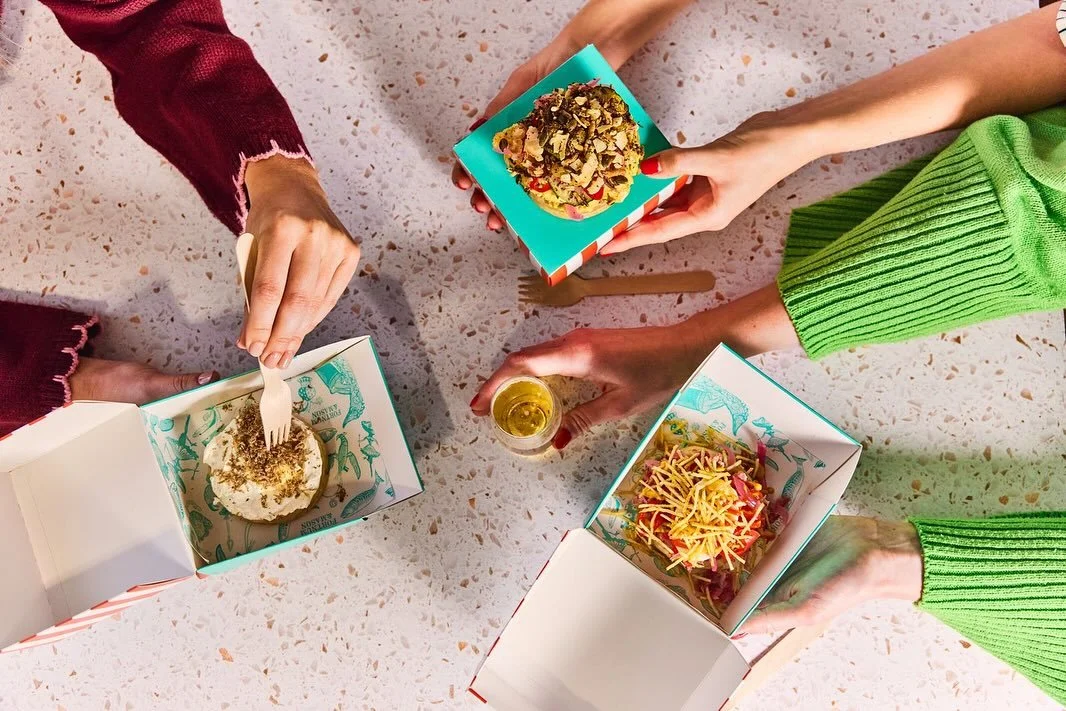 🛍️ Enjoy @Fortnums’ new crumpets from their ‘On the Go’ kiosk at @BicesterVillage🛍️
As part of the opening, Fortnum & Mason has introduced their first crumpet kiosk, serving handmade sourdough crumpets, with exceptional