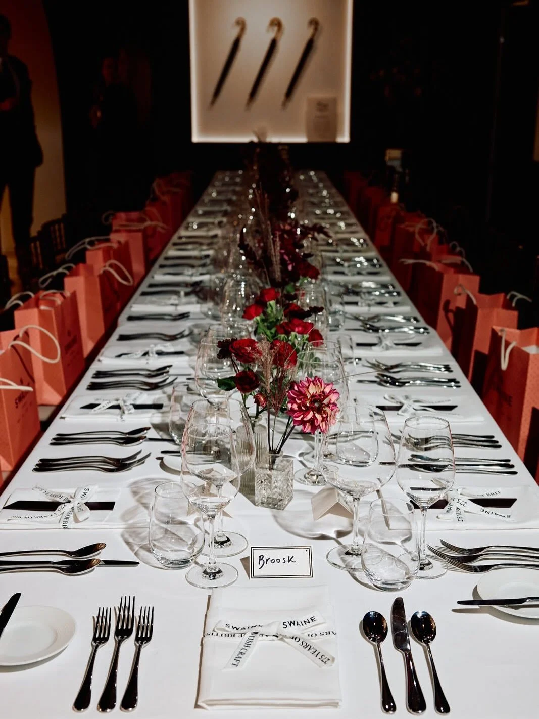 ✨ @swaineofficial continued its 275-year celebrations last week, welcoming friends of the House for an intimate dinner hosted by @wildfreeinnocent inside the flagship store on New Bond Street. Guests were invited for a sit down dinner in the stores i