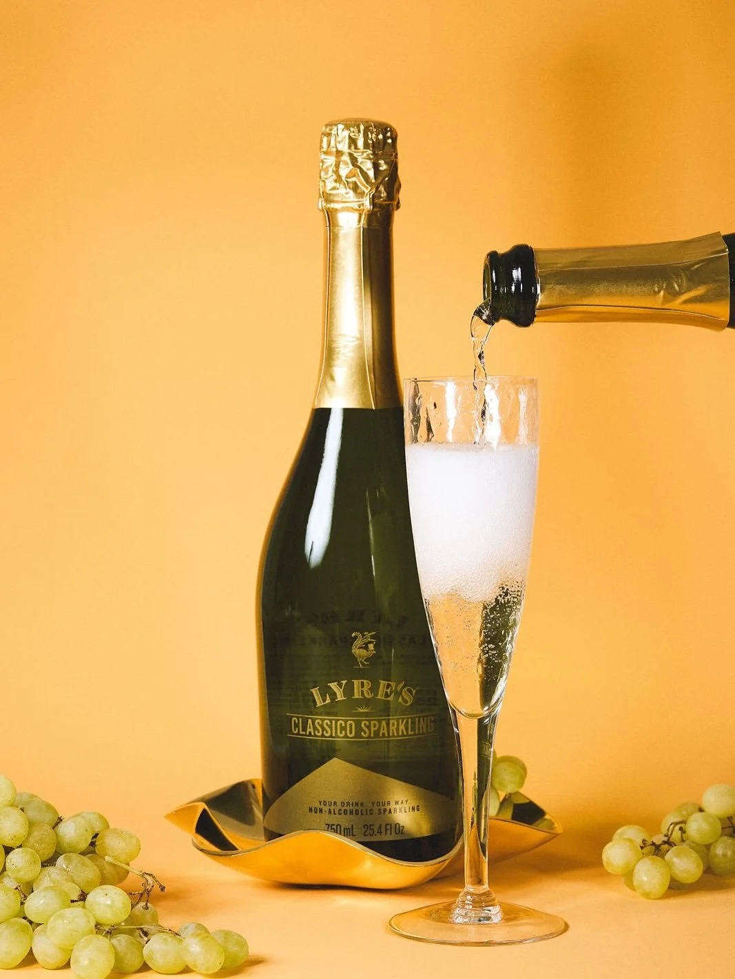 🍸We are delighted to announce that we are once again working with @lyresspiritco ahead of the festive period 🍸
A pioneer in the alcohol-free beverage space, Lyre’s offers a carefully curated selection of classic spirits, ready-to-drink optio