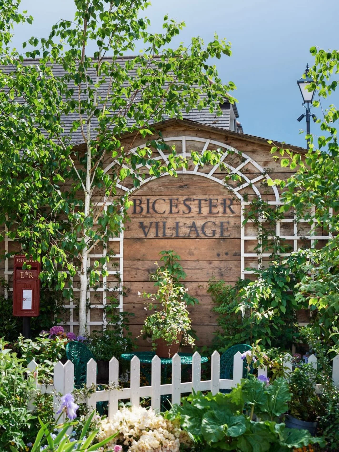 🛍️ Make the most of the Grand Finale at @bicestervillage 🛍️

This weekend sees the end of the iconic January sales at Bicester Village and their Grand Finale celebration will be offering up to 70% off of a range of items throughout the village. Wit