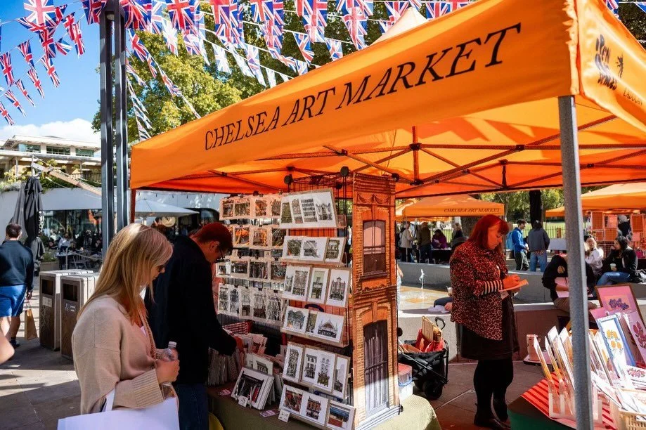 🎨 Chelsea Art Market returns to Duke of York Square this Sunday 🎨

Throughout the day, The Square will transform into an open-air market, showcasing gallery-style works alongside thoughtfully crafted, more accessible pieces. The partnership between