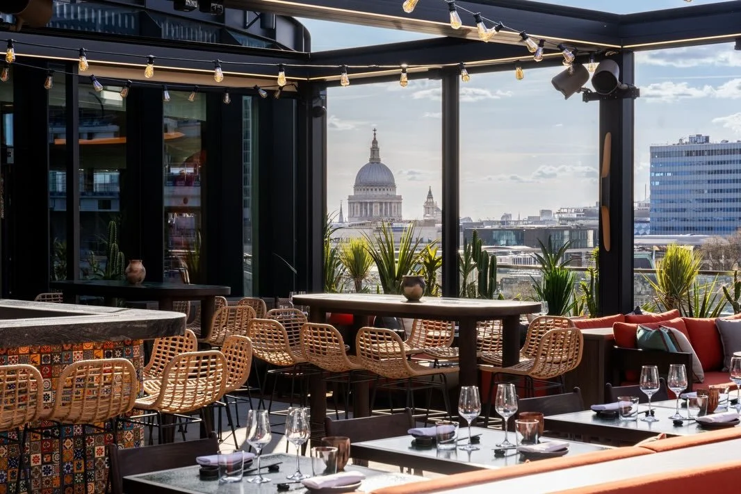 ☀️ Five days, two terraces, and the unofficial start of summer ☀️

This May Bank Holiday, @losmochislondon opens the doors to its rooftop and terrace across both Notting Hill and London City, from Friday 1st to Tuesday 5th May.

At Los Mochis London 