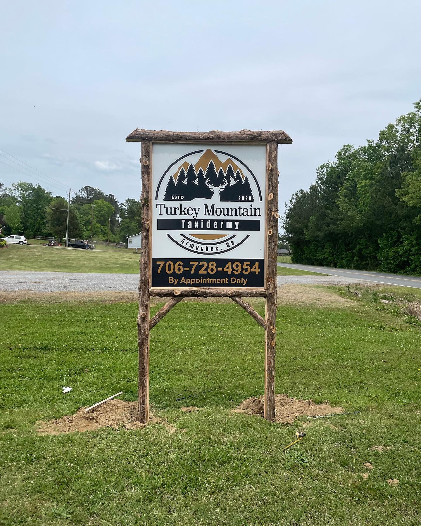 Man I can&rsquo;t tell you how excited I am to have the new sign up! Remember please make an appt so I can plan my days! #newsign #sign #taxidermy #taxidermist #romega