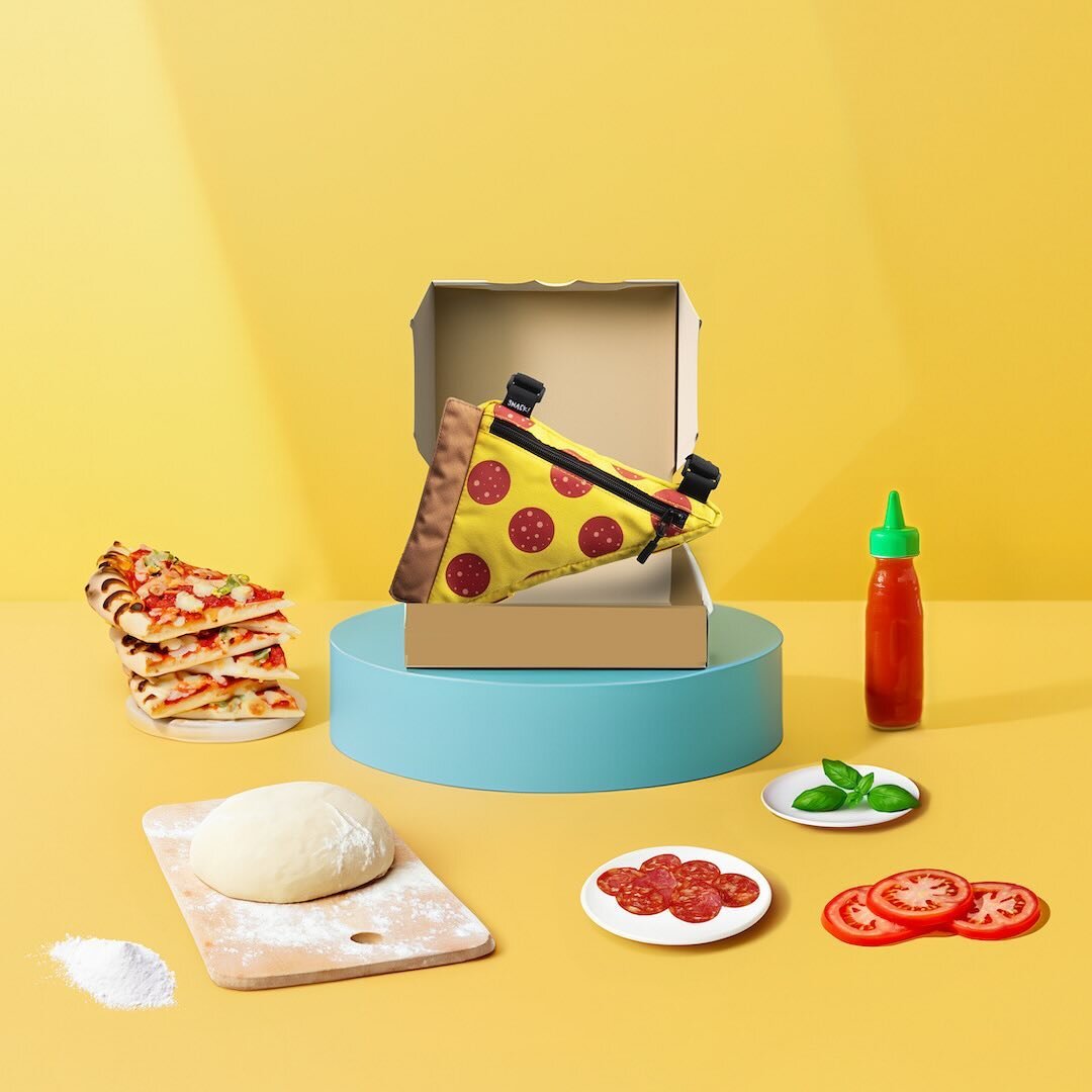 Pizza, pizza! Turn every ride into a party by bringing the pizza bag along! 🍕🍕🍕🎉🎉🎉

#SnackSocialClub