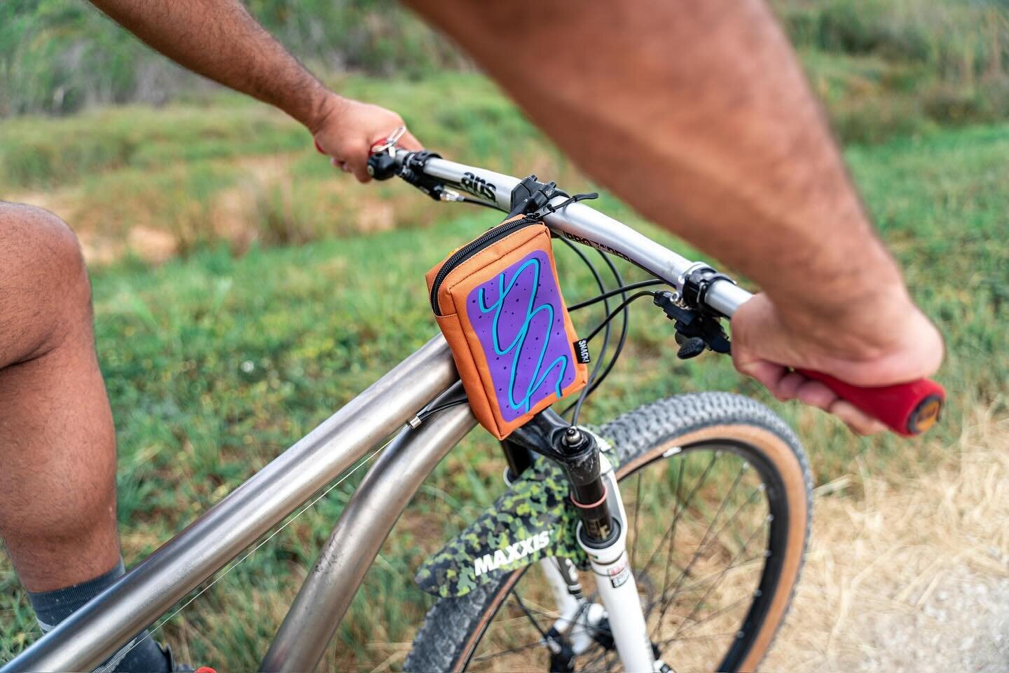 Carb up with the top tart bag and get the wheels rolling! Weekend snack miles await&hellip;

#SnackSocialClub