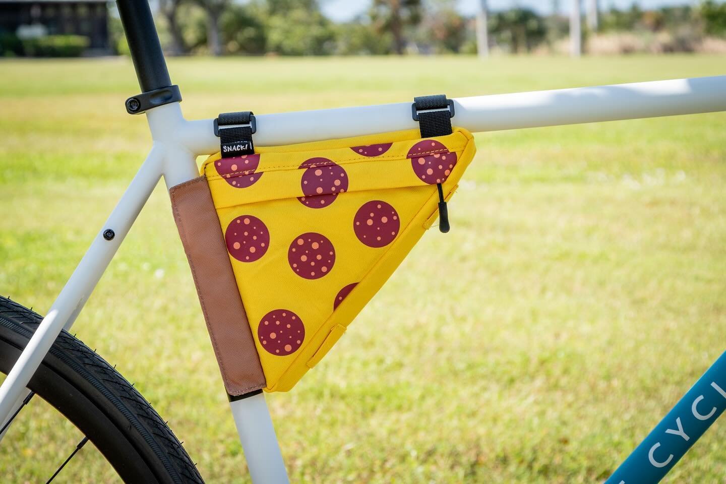 Why settle for ordinary when you can pedal with pizzazz? 

Stand out from the crowd and carry all your ride essentials with the pizza frame bag!

#SnackSocialClub #ridesnack #ridesnacks #snackride #snackbike #bikeride #bikebag #framebag #foryou #expl