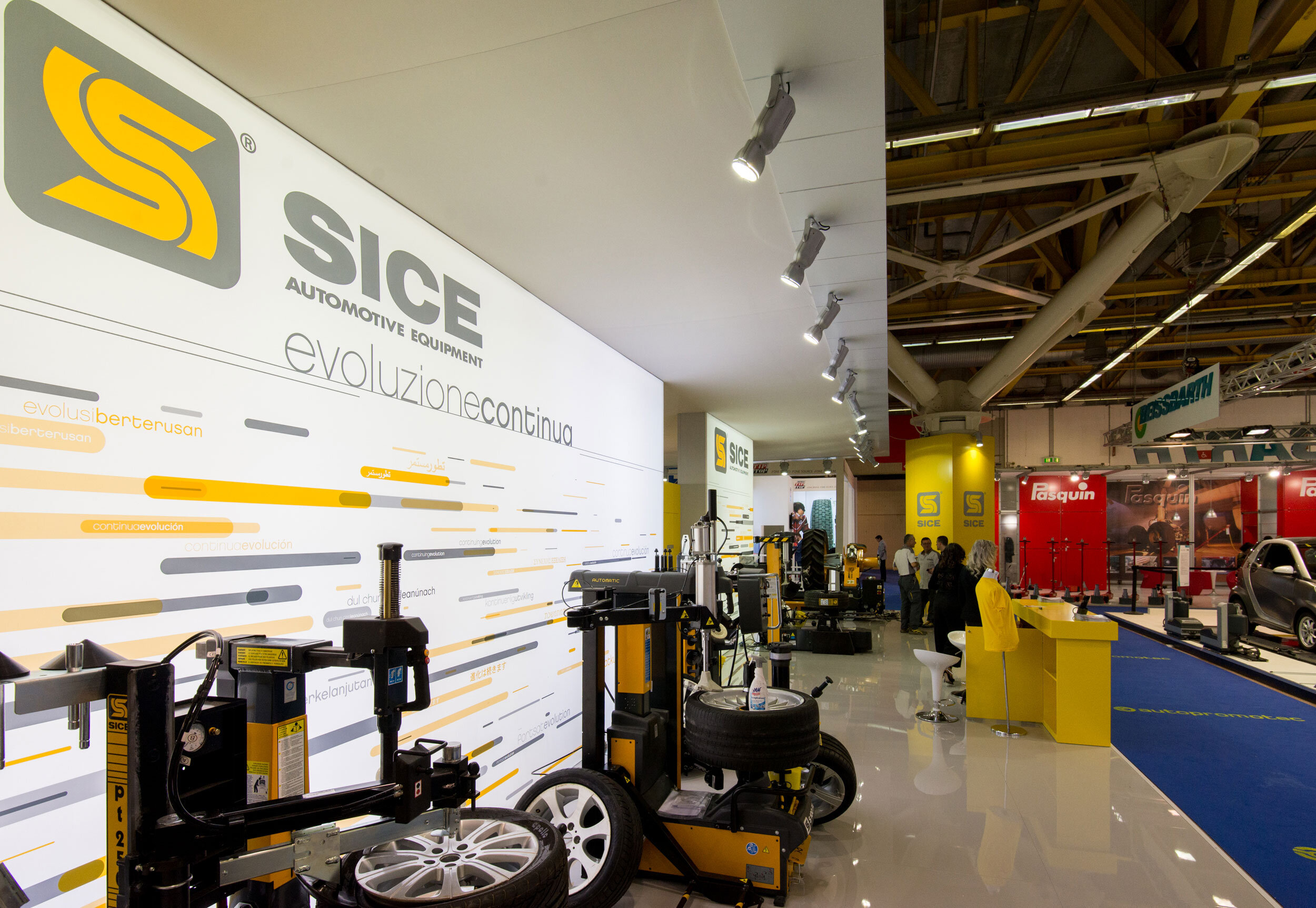 SICE-Autopromotec-parete-luminosa.jpg