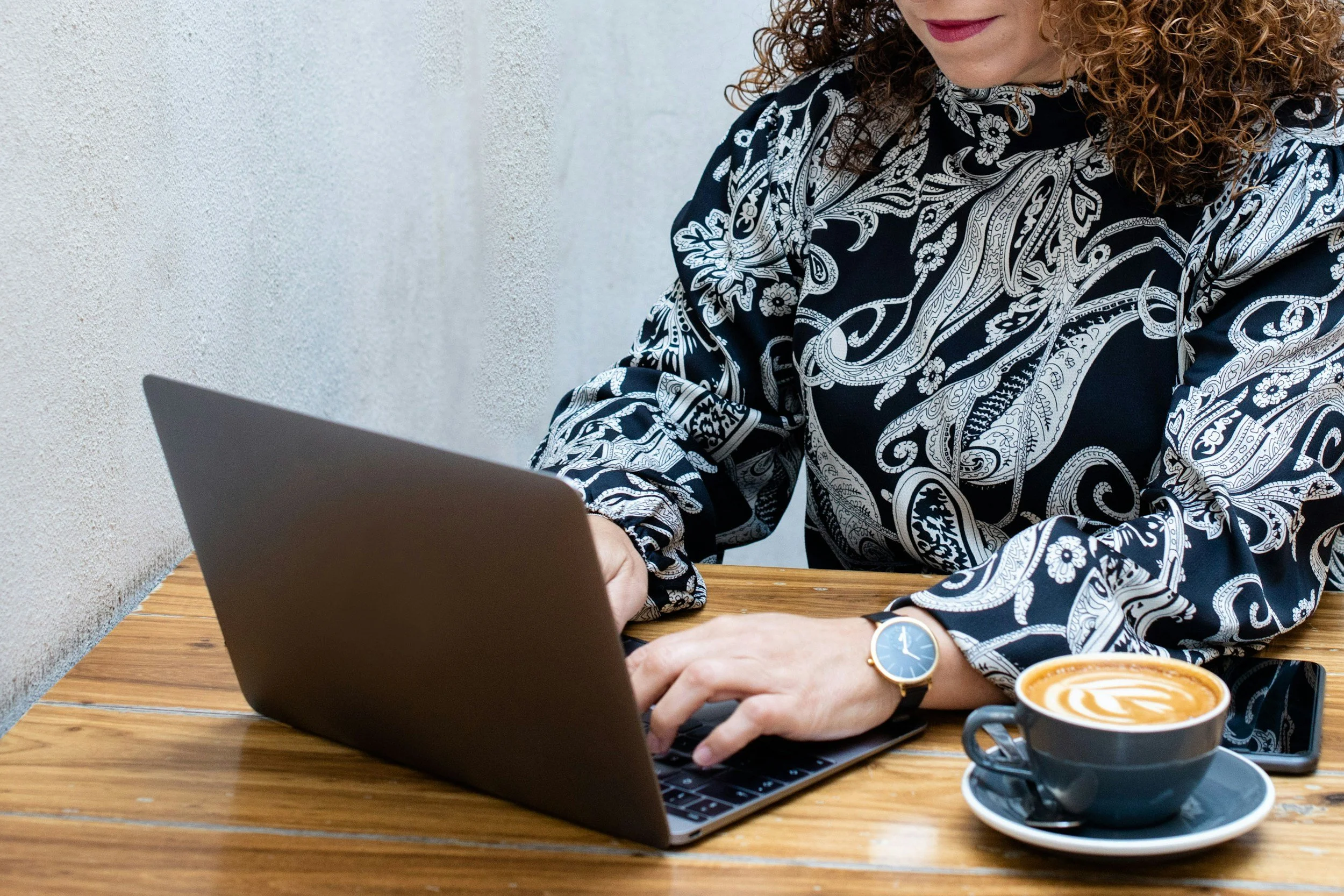 Brewed for the Road: Coffee Rituals from a Digital Nomad’s Mug