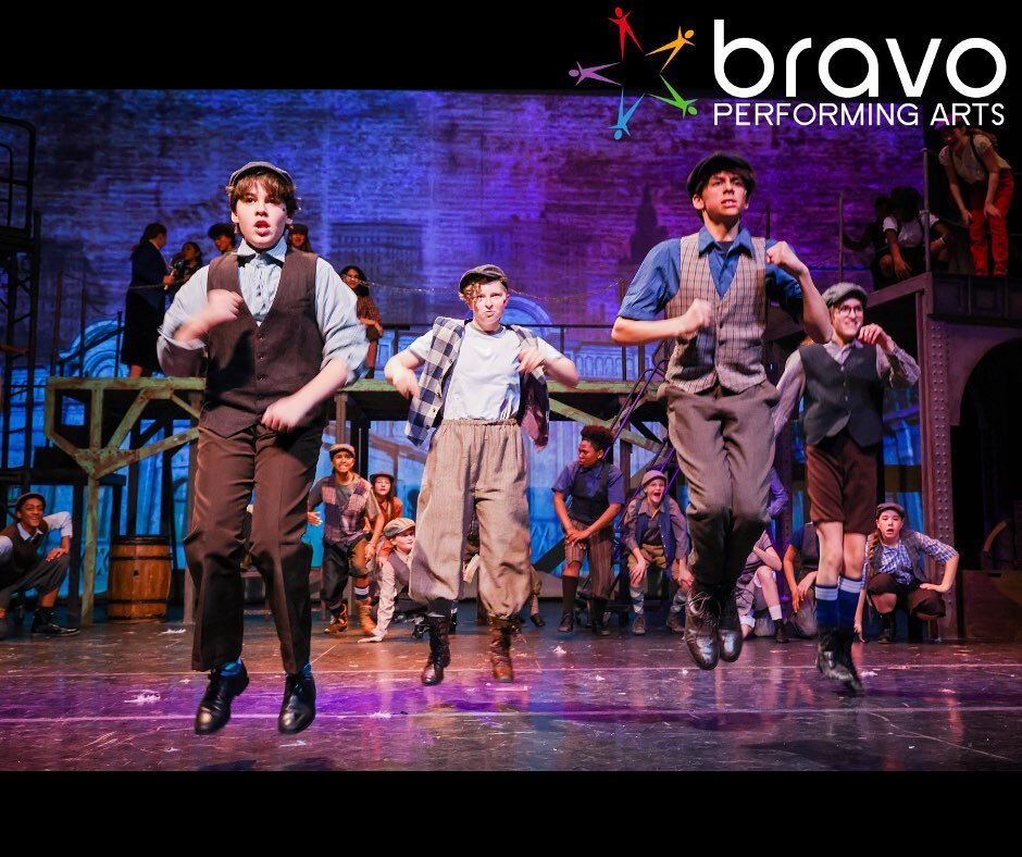 🗞️ Open the gates and seize the day, don't be afraid and don't delay. 🎶 TONIGHT! TONIGHT! TONIGHT! It&rsquo;s our Bronx cast tonight at 7pm. 🎟️ bit.ly/bravonewsies 

📷 

#Broadway #BroadwayinOakPark #OakParkBroadway #MTI #Newsies #changingliveson