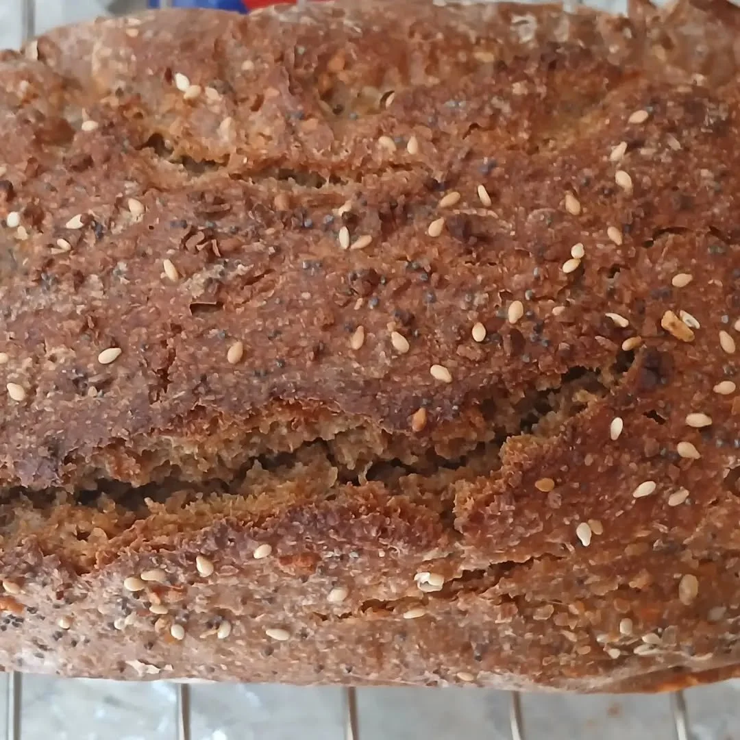 I may or may not have cut into this beauty before the crumb had set.... Gratitude to my local Einkhorn and Rye flour dealer 🤣 Brimfield Bread Oven and the folx at Local Millers for keeping it real, sustainable, and unrefined. Thank you to Javi at Vi