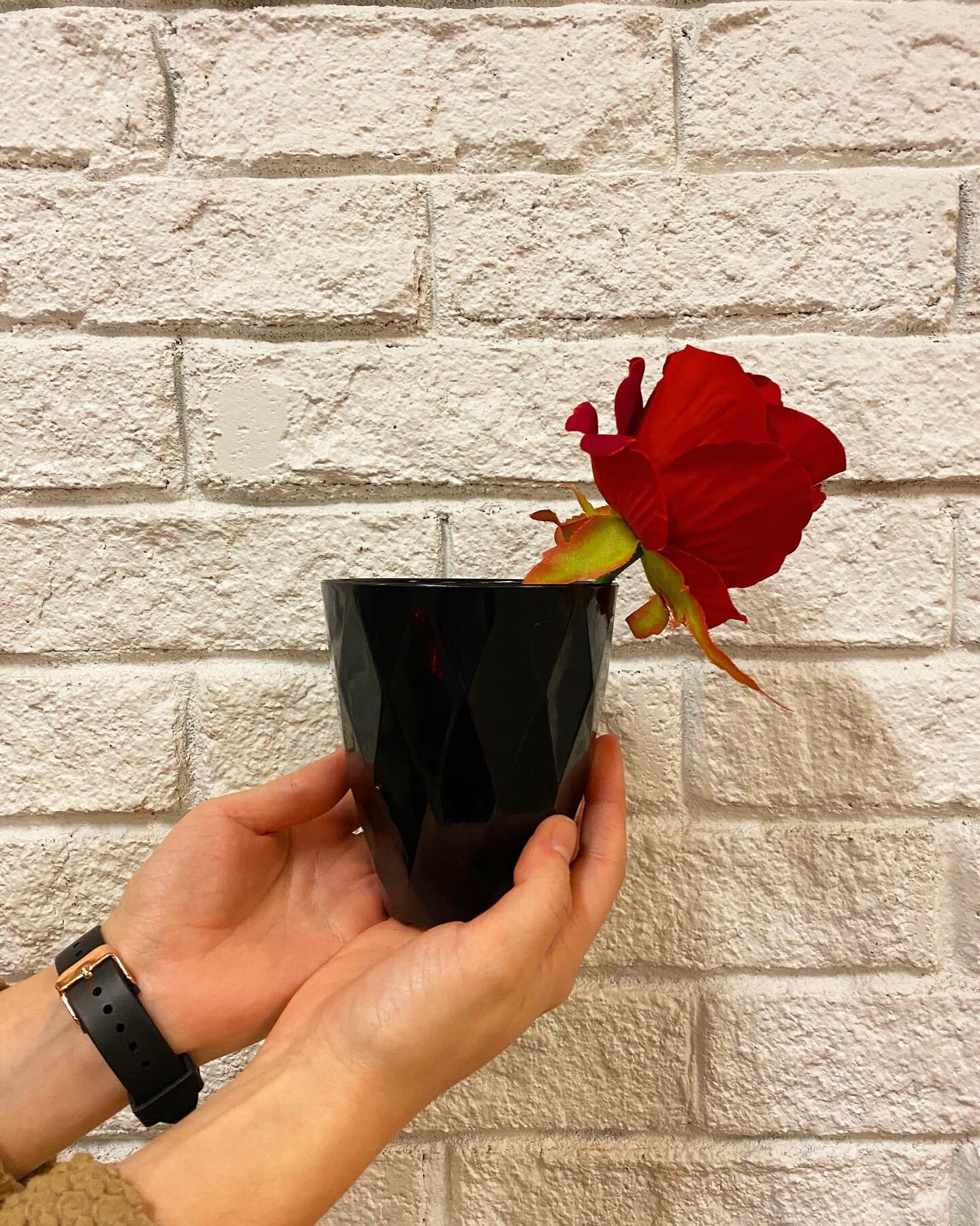 Happy Valentine&rsquo;s day ❤️ Give a little love to our planet today by using a Cano cup 🌎🌹
