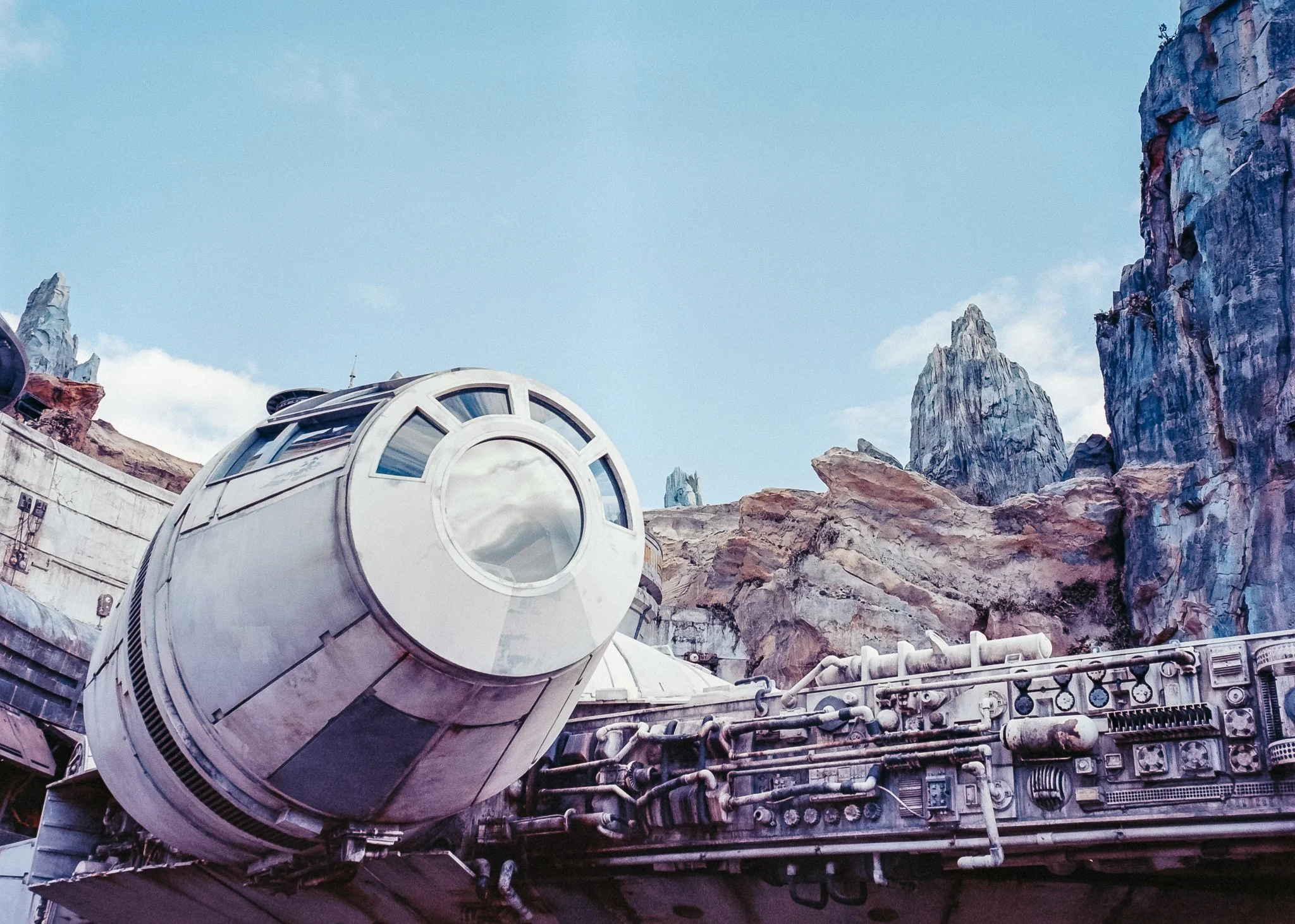 Luke_Coxhead-Batuu_Spaceport2b.jpg