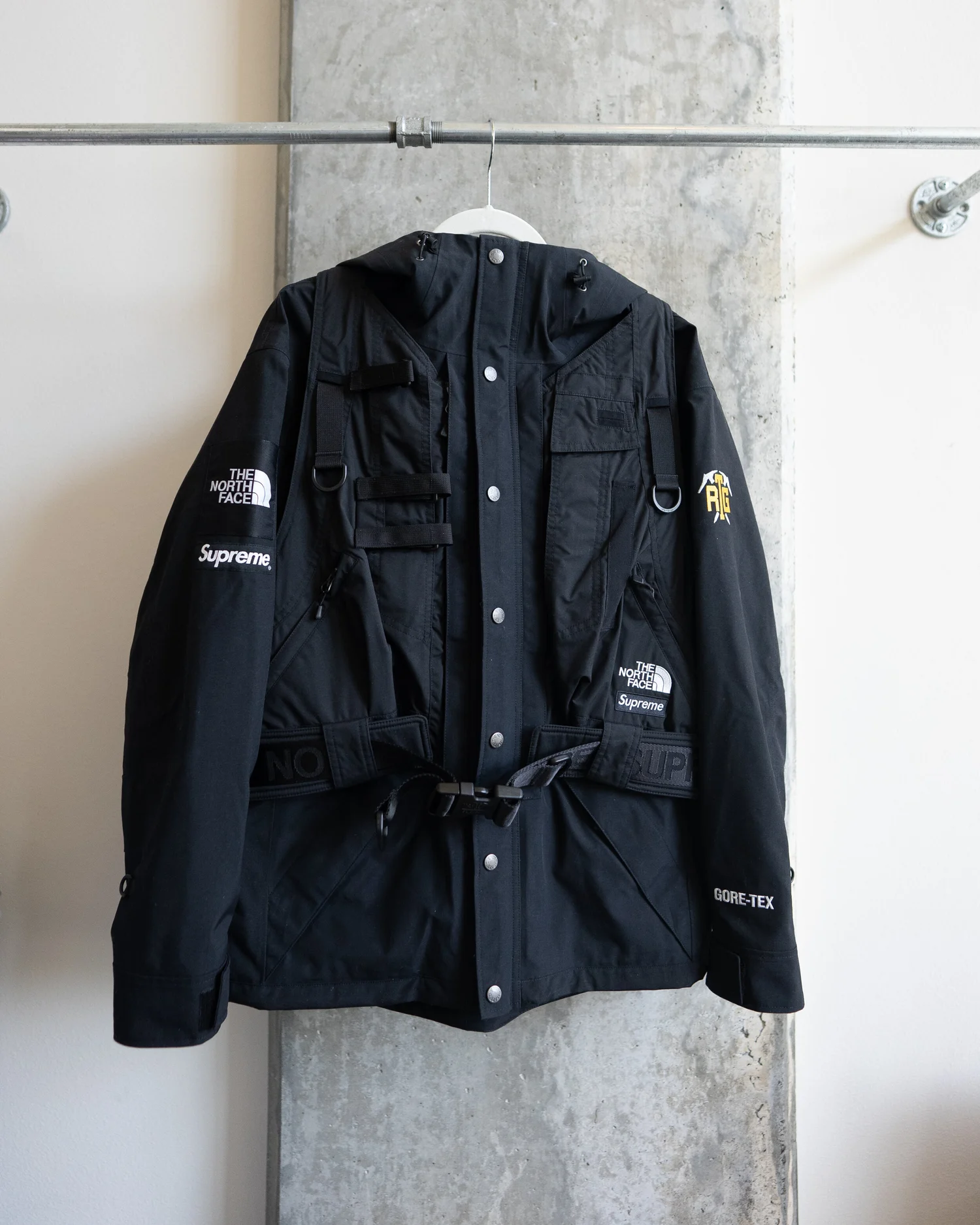 Supreme x The North Face RTG Jacket + Vest - M — SneaksEA
