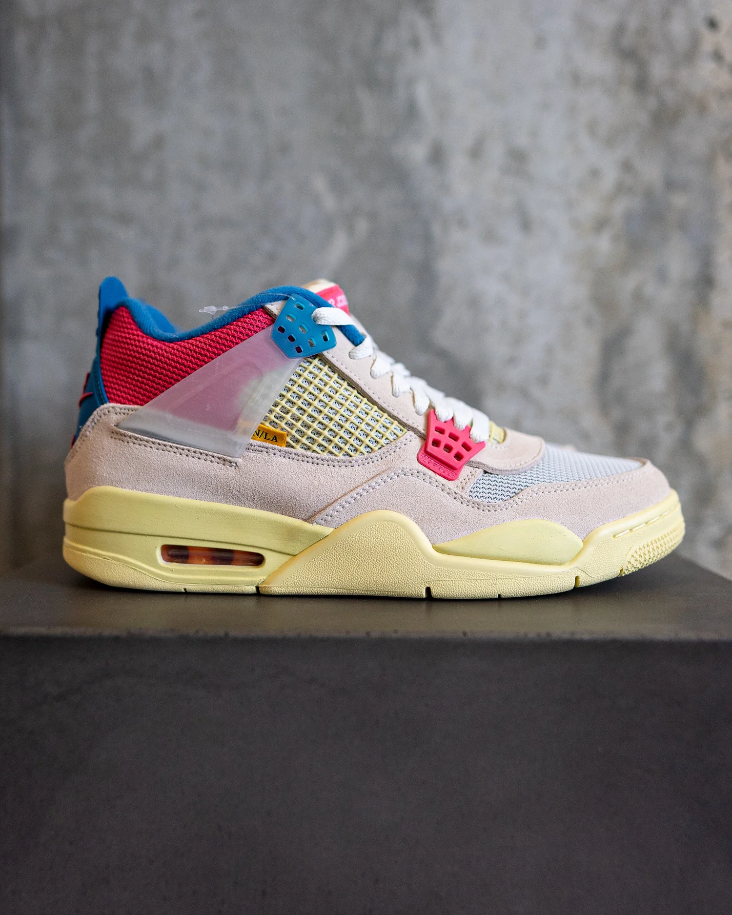 Union Jordan 4 Retro (Guava Ice) - Size 9.5 — SneaksEA