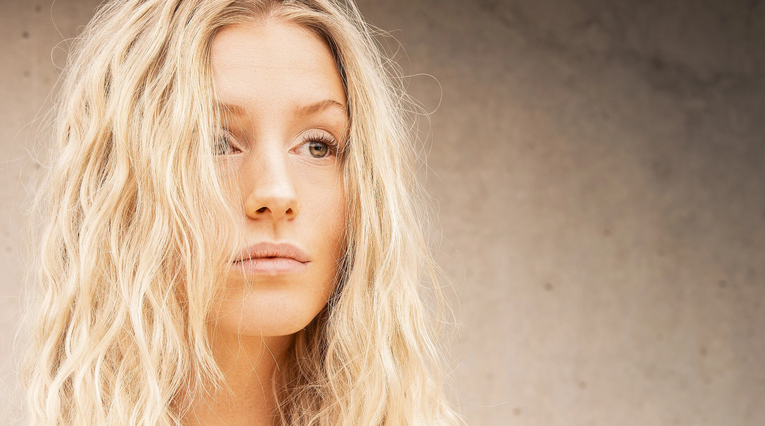 20251122_274_Studio_Annika-Bearbeitet_THOMPSON_web.jpg