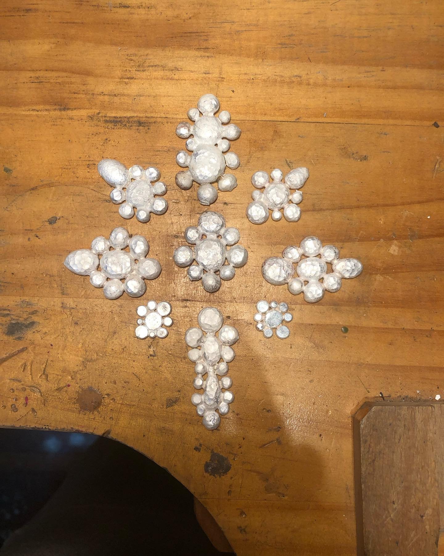 Back at the stu workin on some new new ✨🔨

#teeniejewelry #silvernuggets