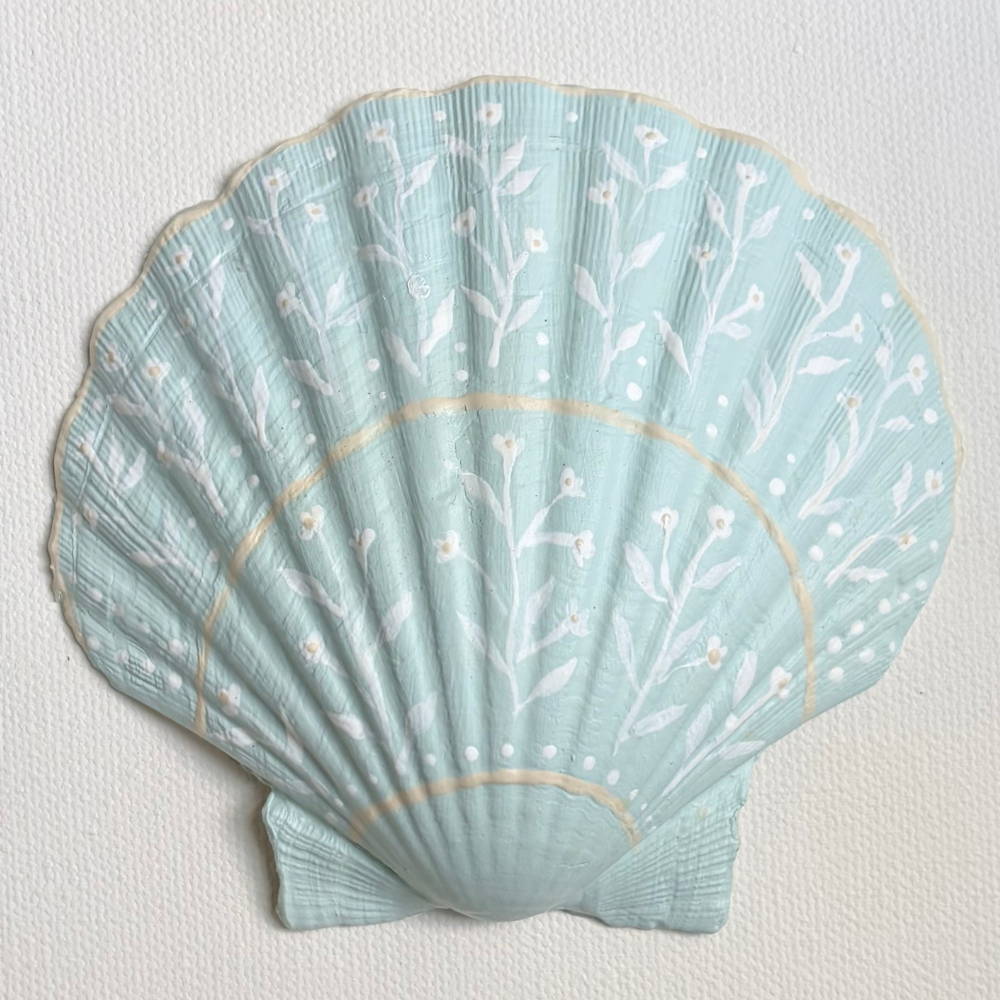 hand painted scallop shell decor.png
