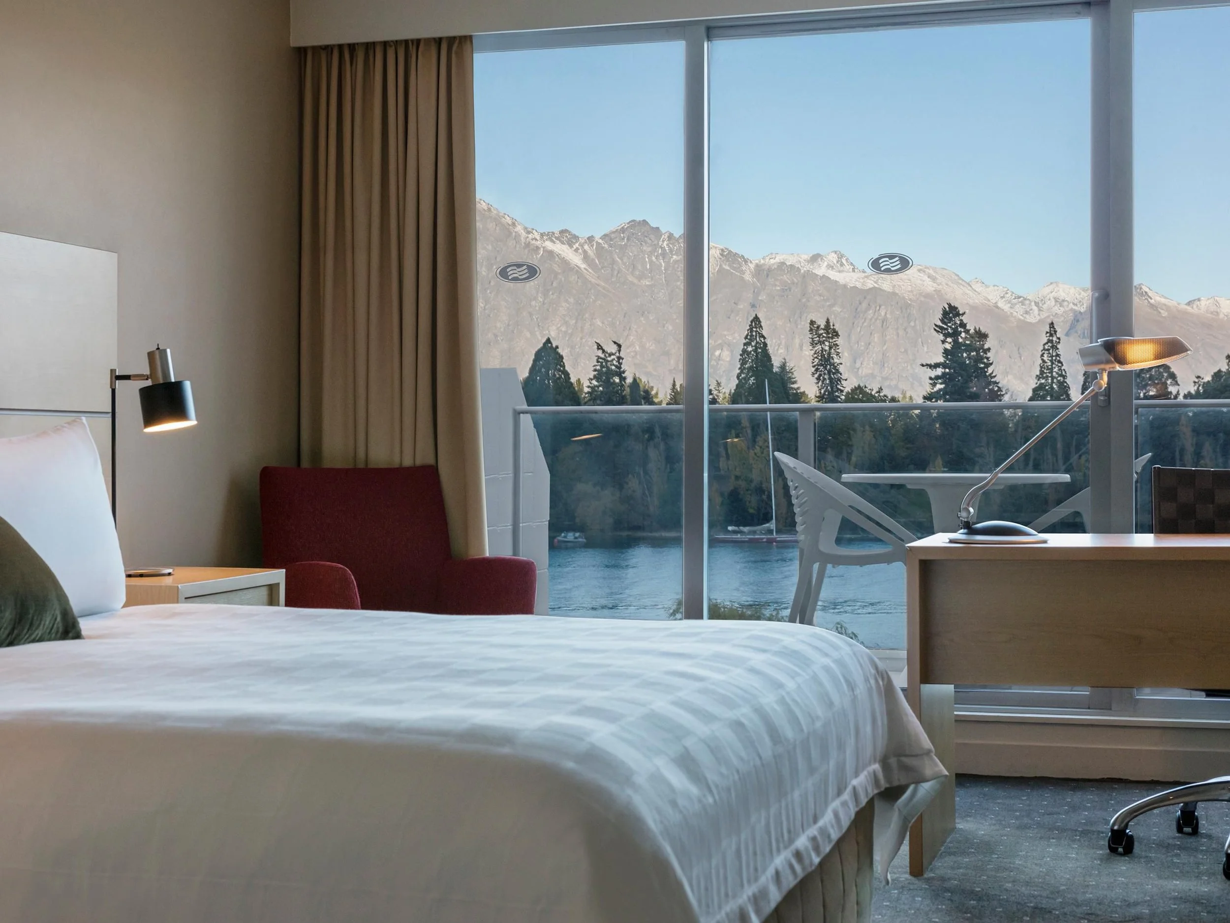 crowne-plaza-queenstown-5777016220-4x3.jpeg