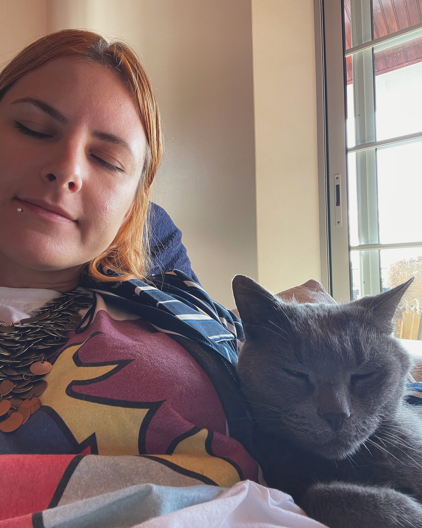 Co-working and co-napping with Yoshi 🐈&zwj;⬛ 

#happyflamingpigeon tshirt 👀 🕊️🔥