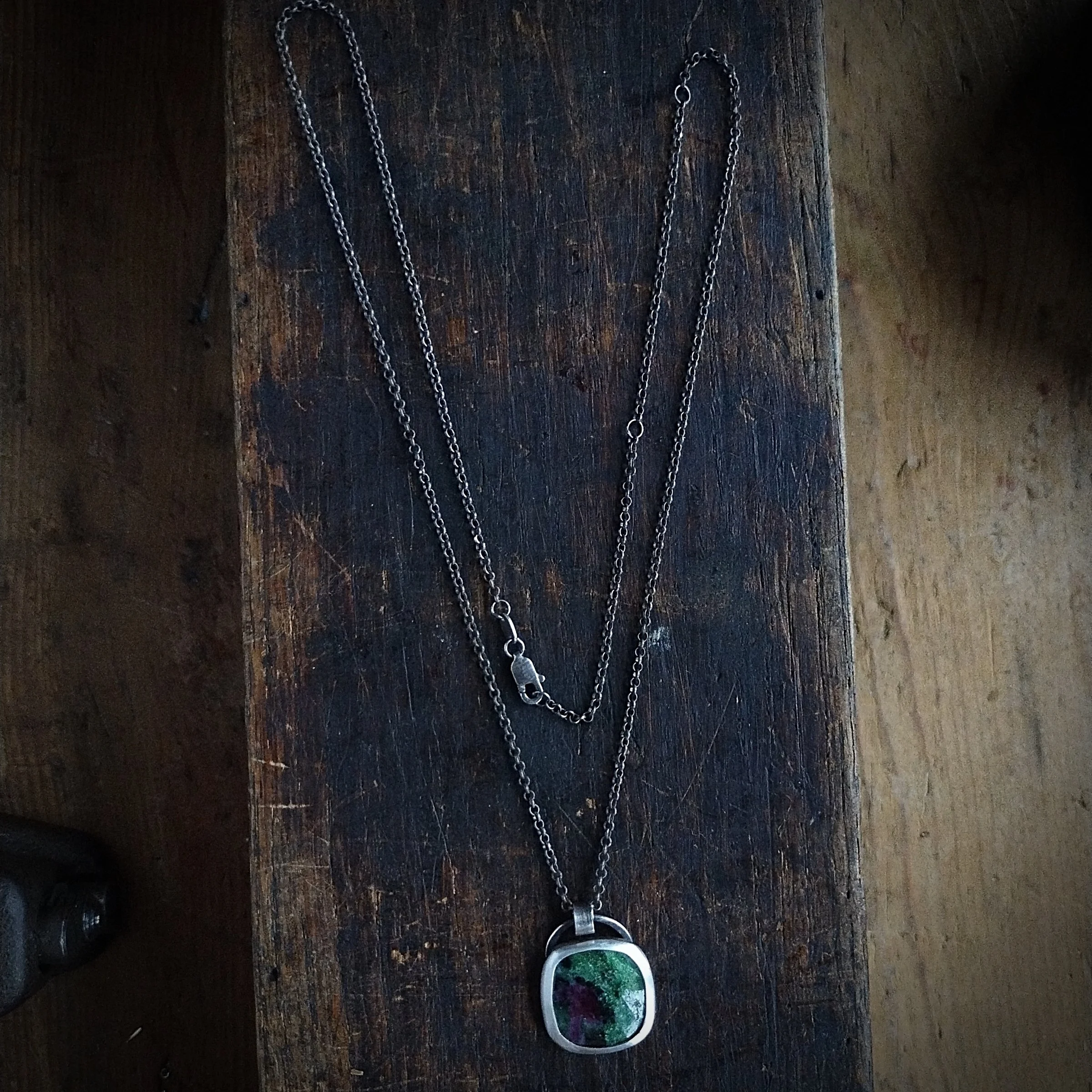 fuchsite.chain.jpg