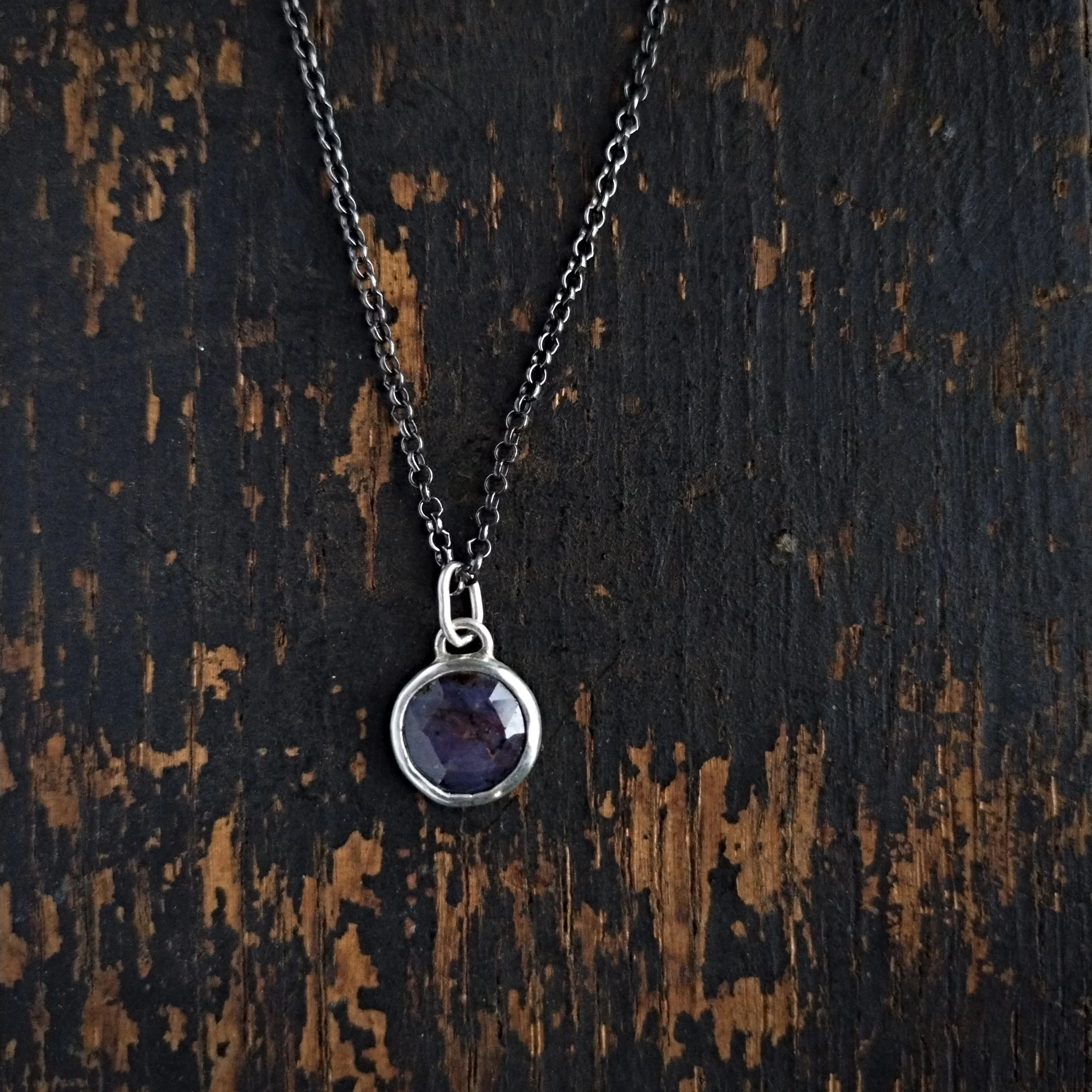 grey.sapphire.neck.2.jpg