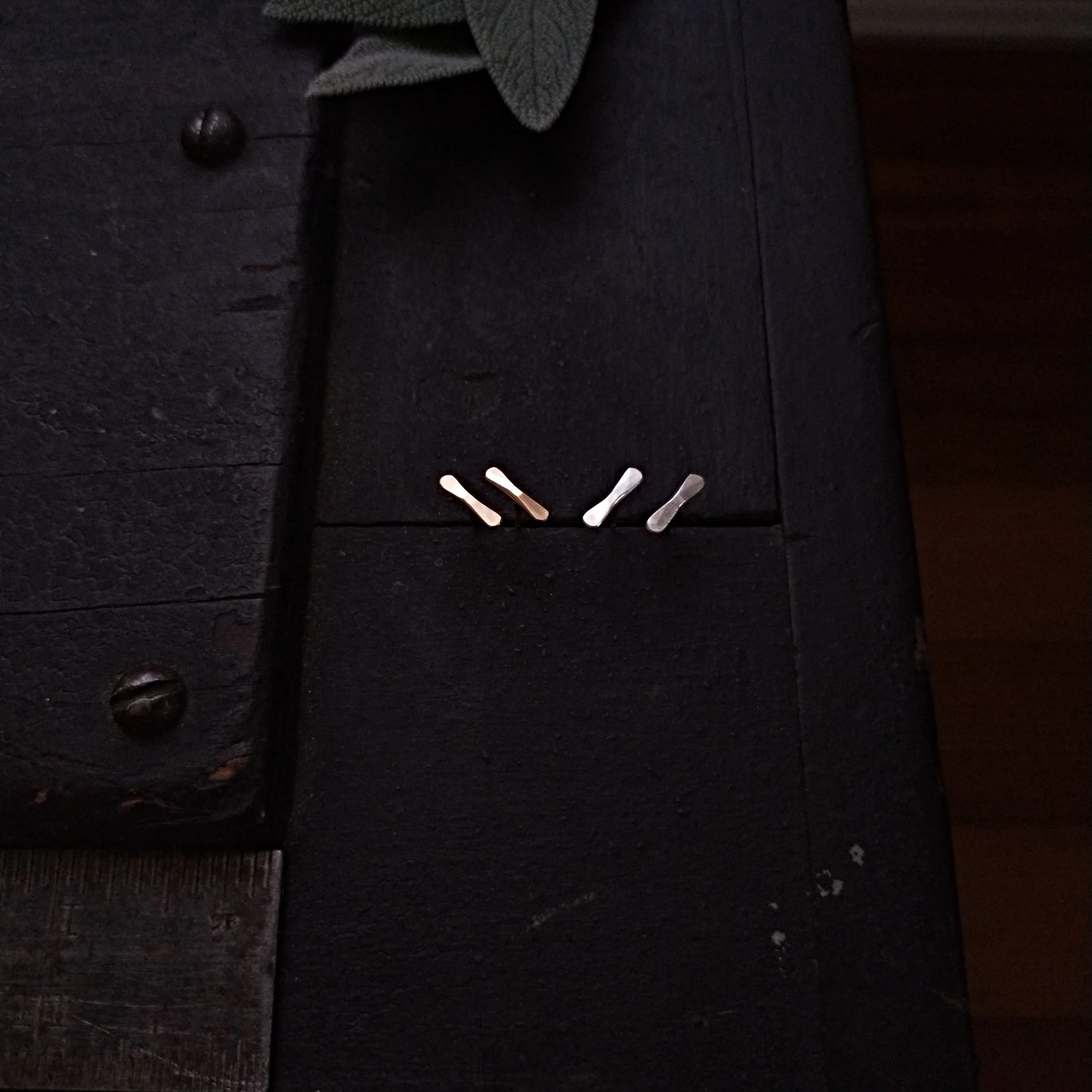 bar.studs.ss.gold.jpg