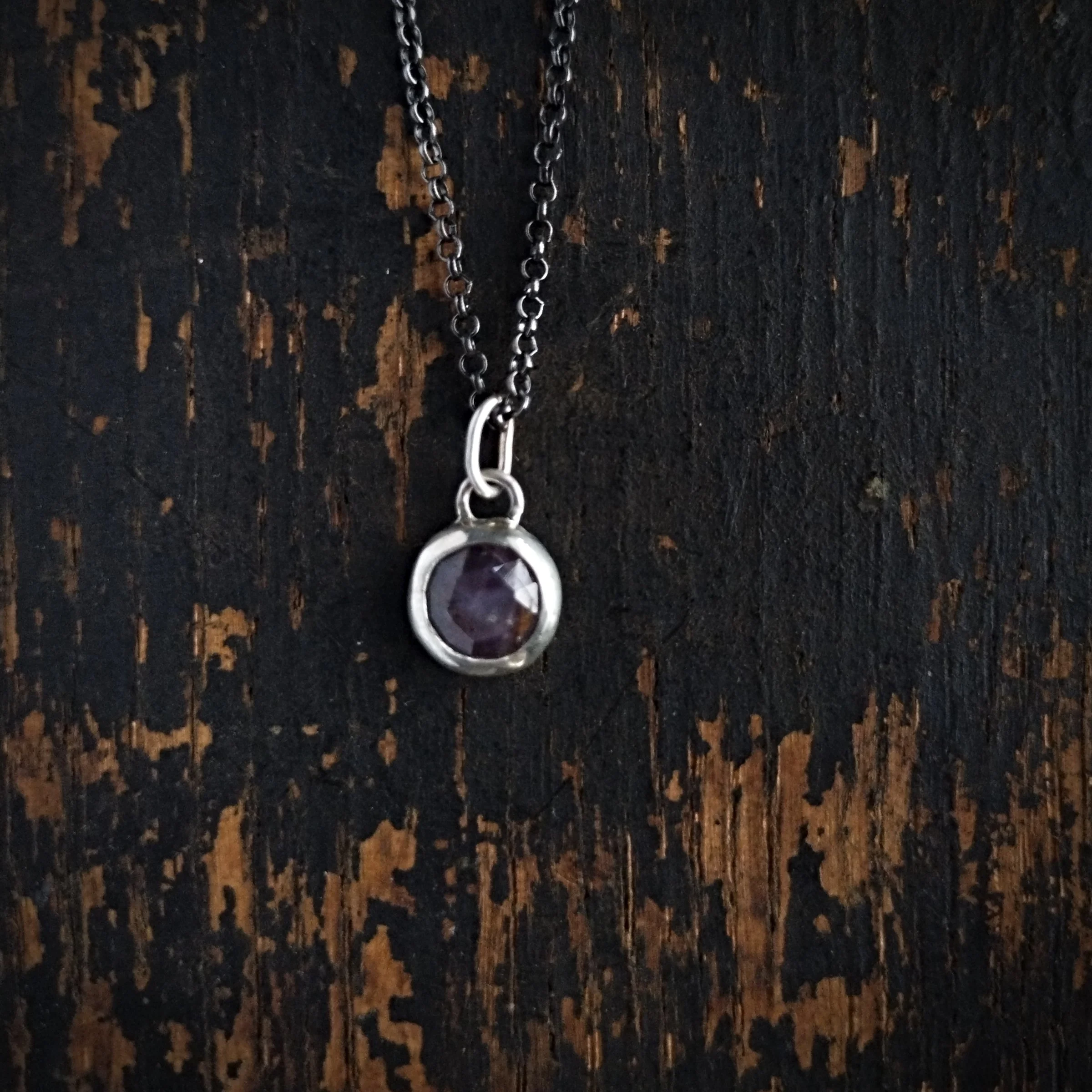 grey.sapphire.neck.3.jpg