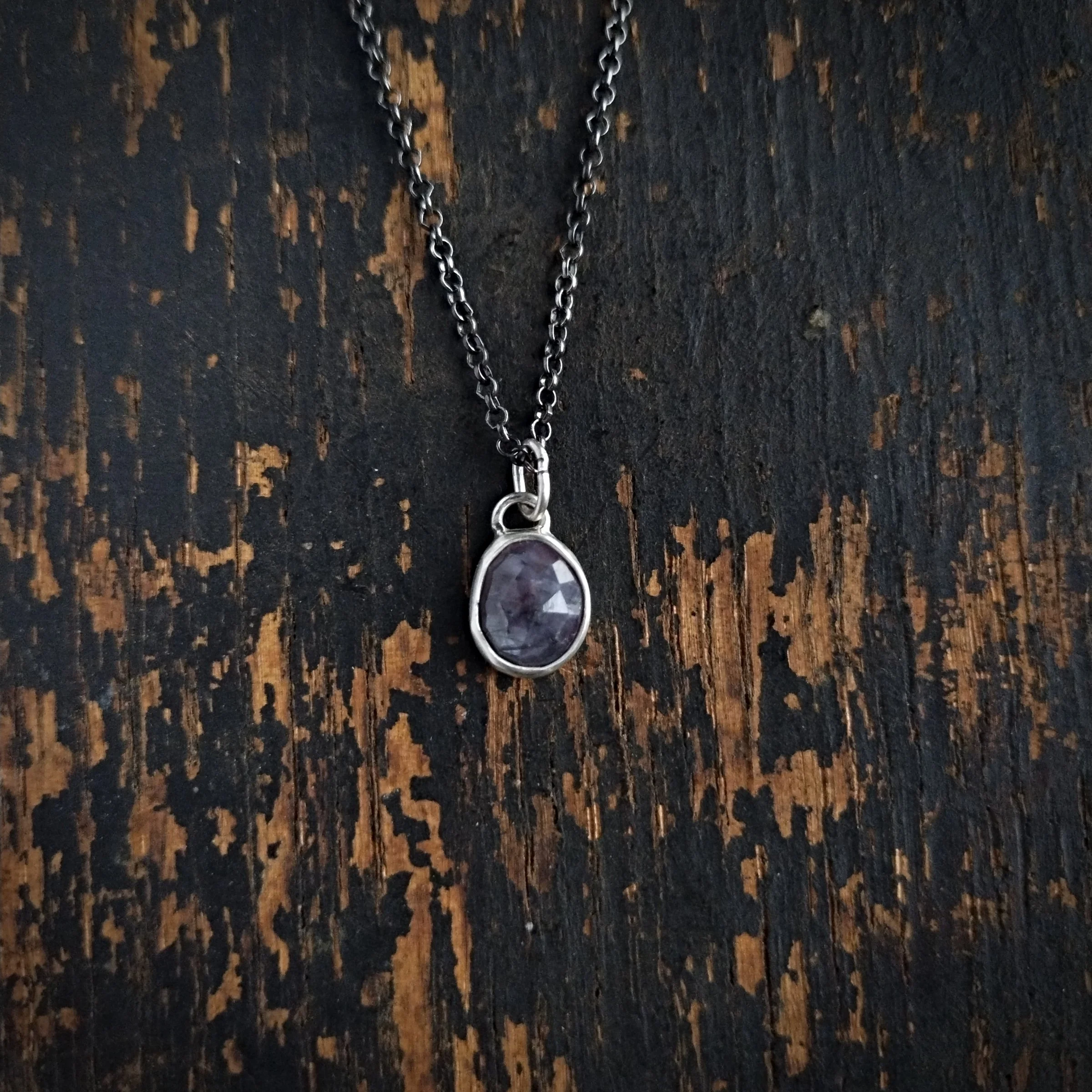 grey.sapphire.neck.1.jpg