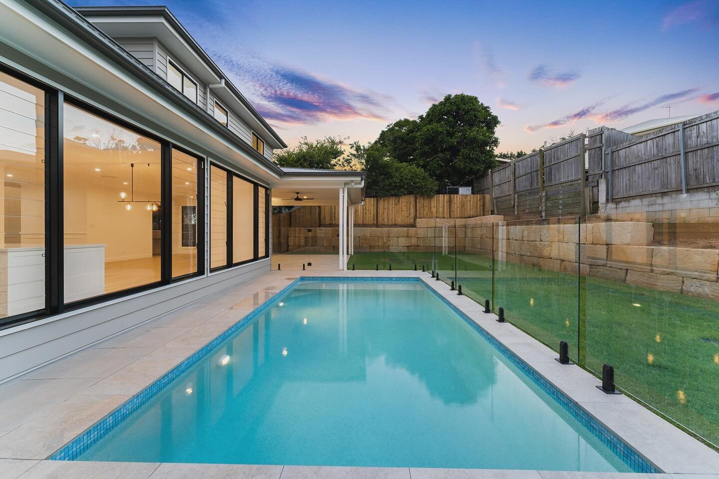 House Design at Seven Hills 🏊 

Architectural Design @designandkoh 
Construction @morante_designandconstruct 

#architecture#pools#brisbanehomes#brisbanedesign#brisbane#hamptonsstyle