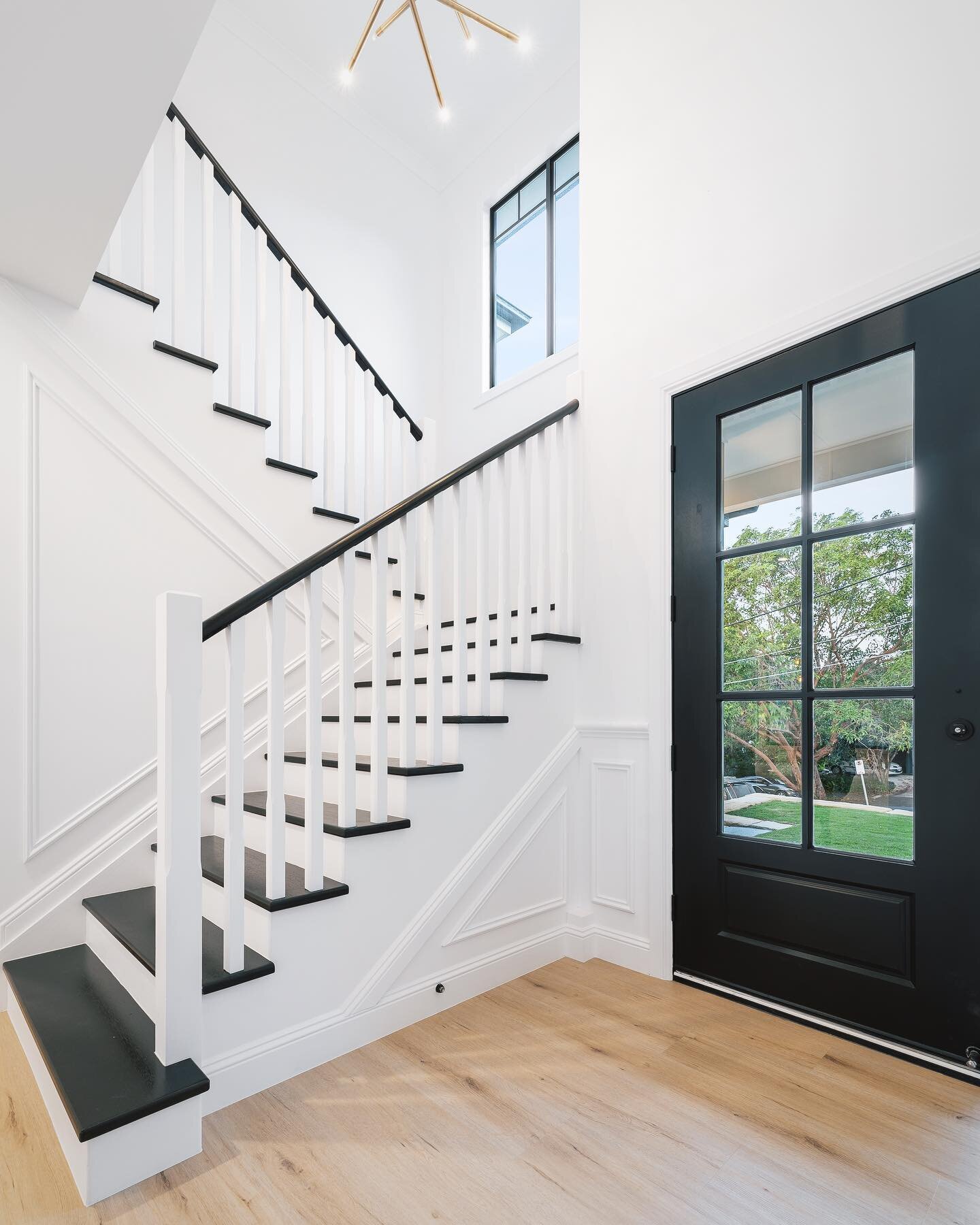 Hamptons inspired interior staircase at Seven Hills

#interiordesign#brisbaneinteriors#brisbanearchitecture#architecture#staircase#hamptons