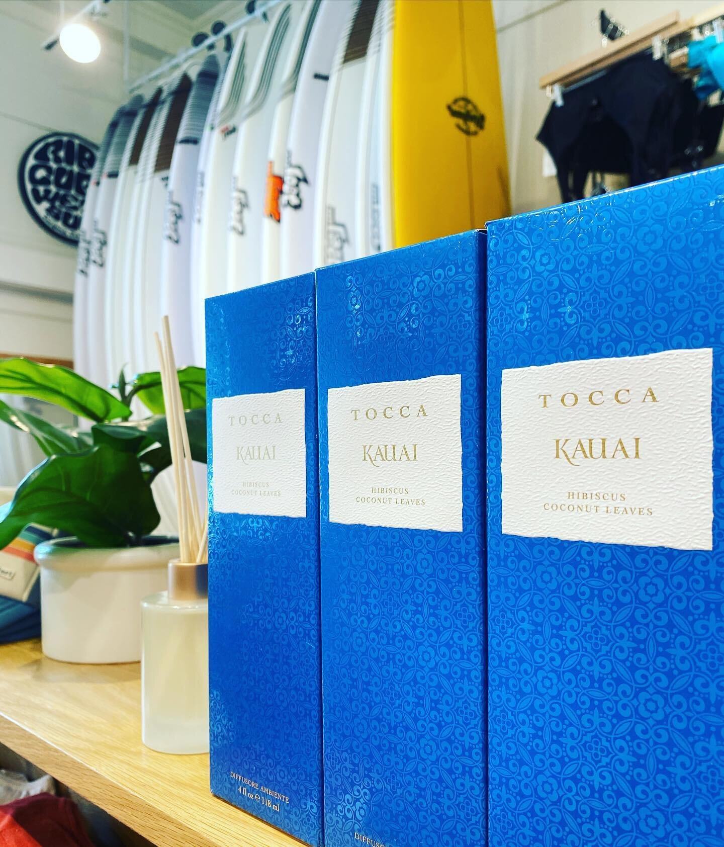 Get fall and cozy with the new @tocca KAUA&rsquo;I fragrance😍🌈 🌺  Definitely the scent we didn&rsquo;t know we needed. It&rsquo;s here, and we love it. Tocca candles are hand-poured and made in the USA 🕯Limited stock! #luckywelivehawaii #ripcurlh