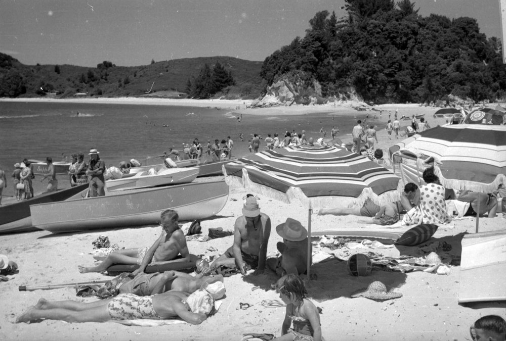 Kaiteriteri beach scene. Nelson Provincial Museum, Geoffrey C Wood Collection: GCW2.1189_fr13