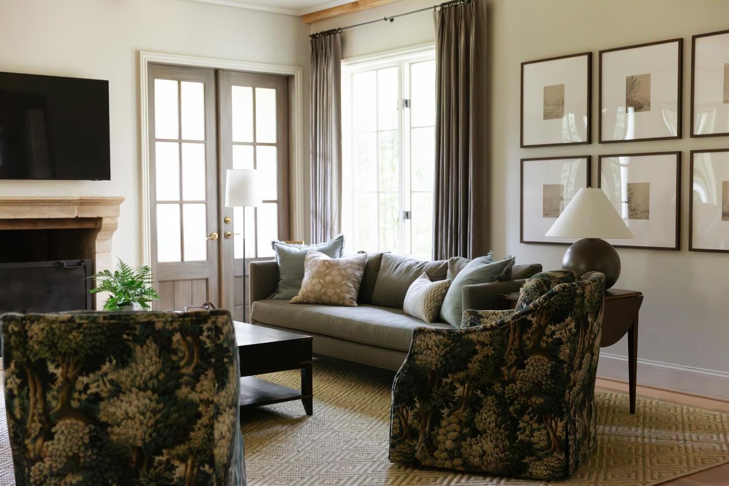 The living room at Montcrest. We recovered some white swivel chairs and made them *slightly* more interesting 😉