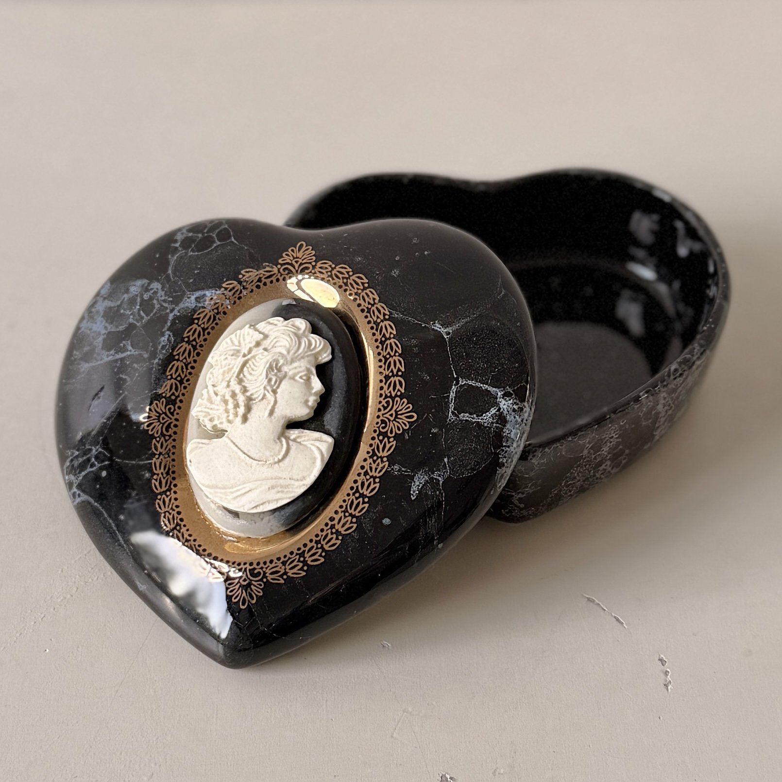 Vintage Heart-Shaped Cameo Trinket Box with Faux Marble Finish