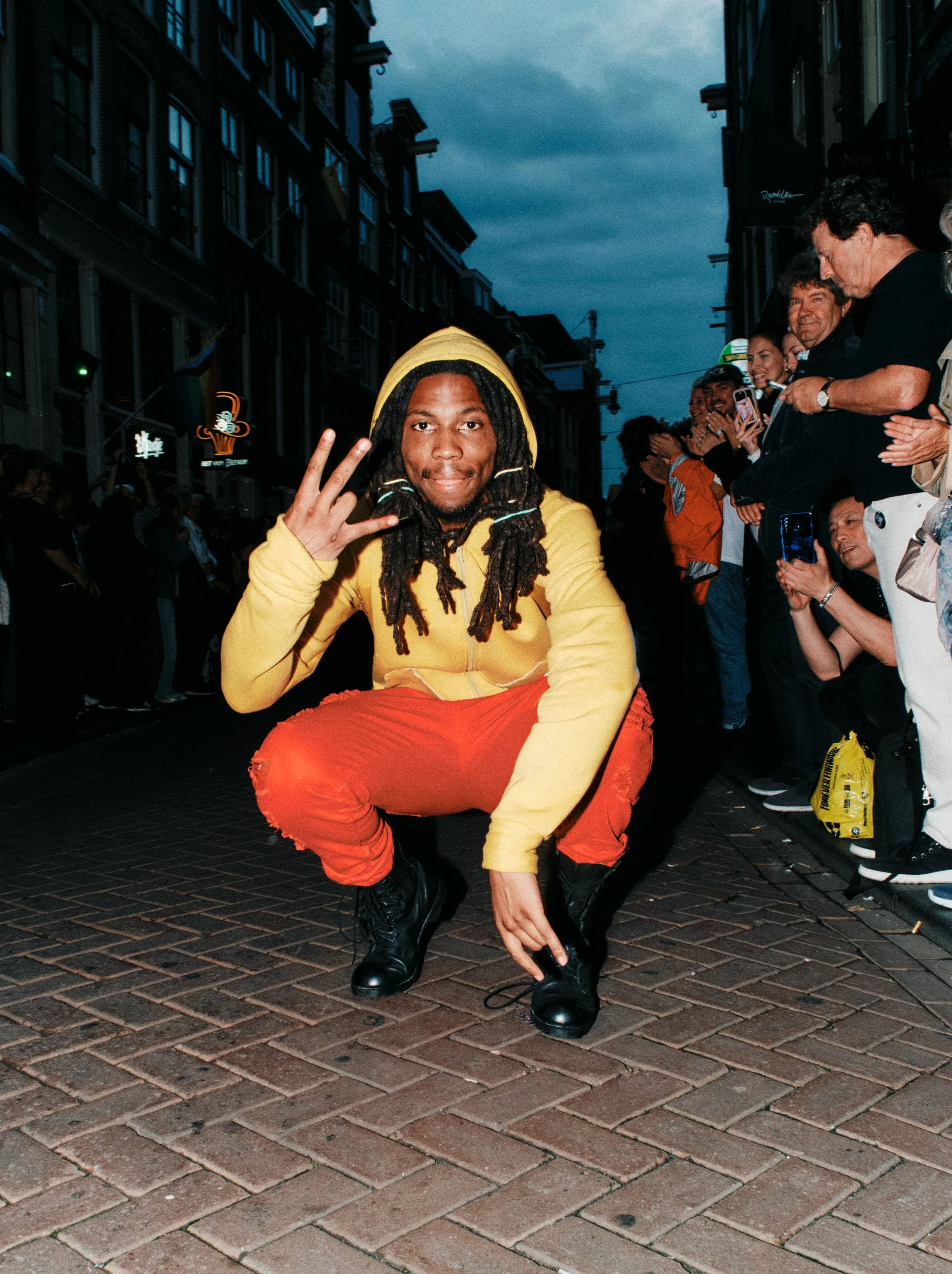 One Way! Or Another! | Albertino

Albertino&rsquo;s &lsquo;Rythmische Po&euml;zie&rsquo; design turns tracksuits into a tribute to hip hop&rsquo;s roots and poetry&rsquo;s rhythms, with a mission to highlight the positive aspects of the genre and its