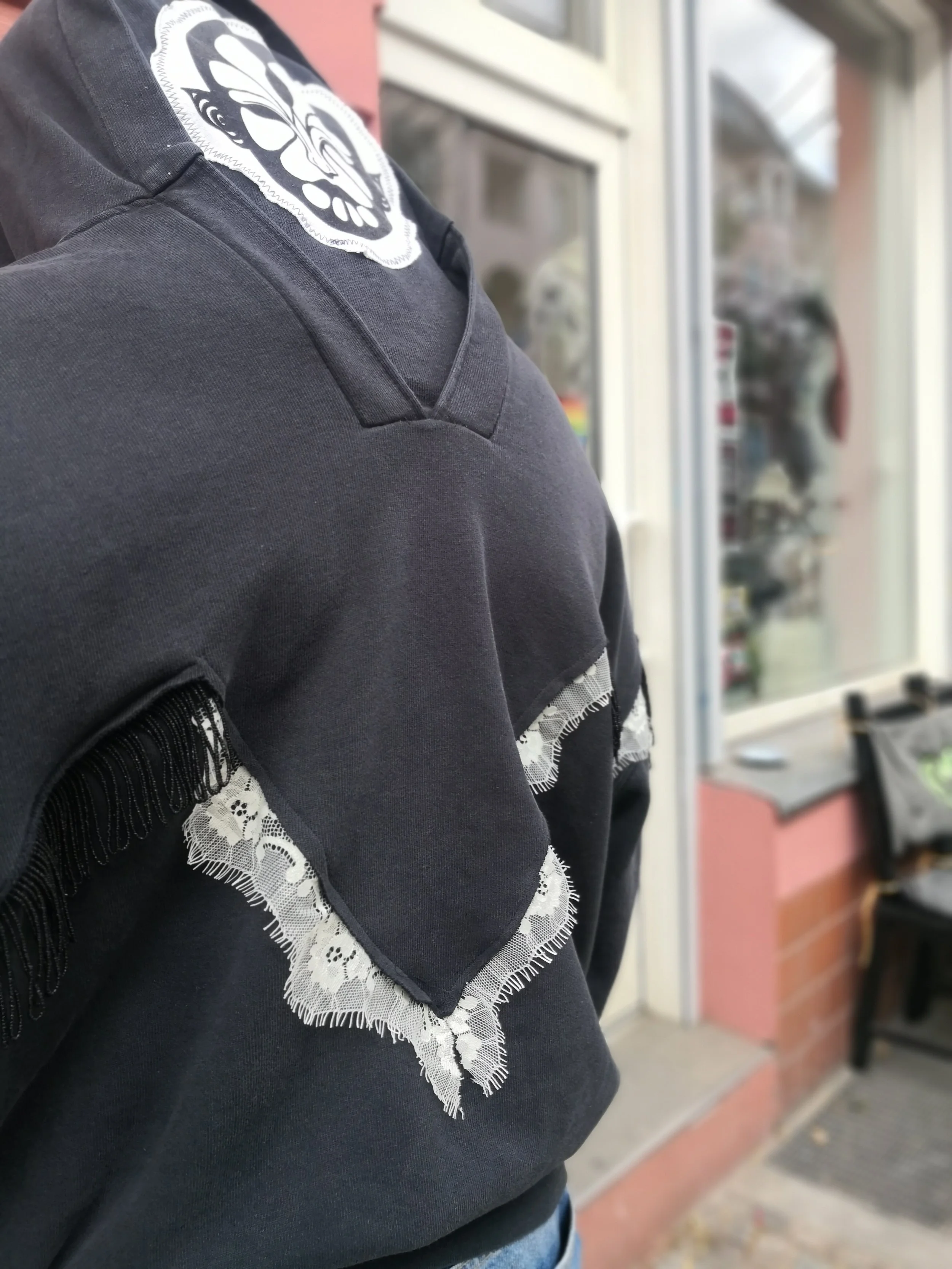 Berlin_Luka_Black Hoodie4.jpg