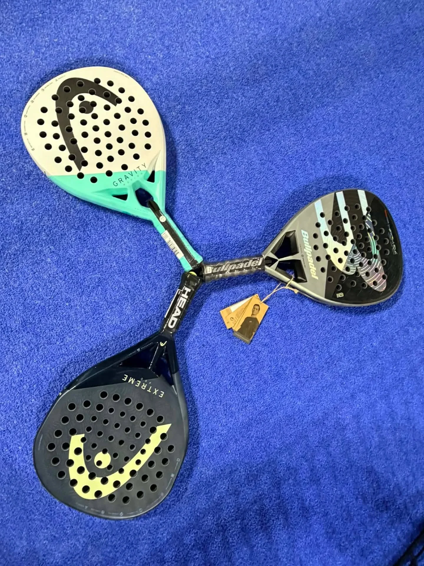 Visste du at vi selger racketer?
Ta kontakt for et godt tilbud. 🎾

Velkommen til Karm&oslash;y Padel.
Vi gleder oss til &aring; se akkurat DEG i hallen. 💛